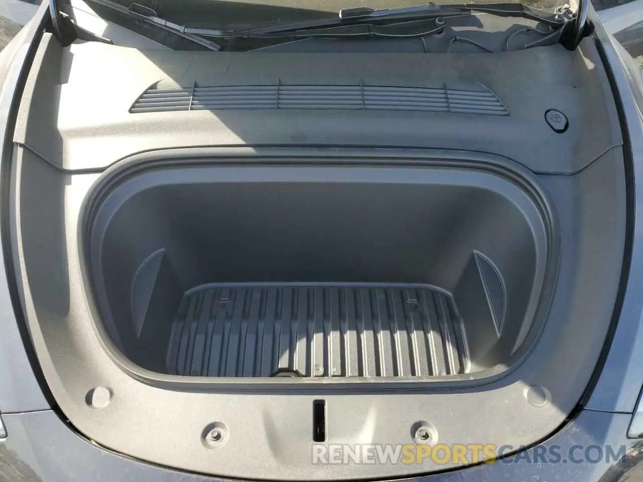 12 Photograph of a damaged car 7SAYGDEE7RA307013 TESLA MODEL Y 2024