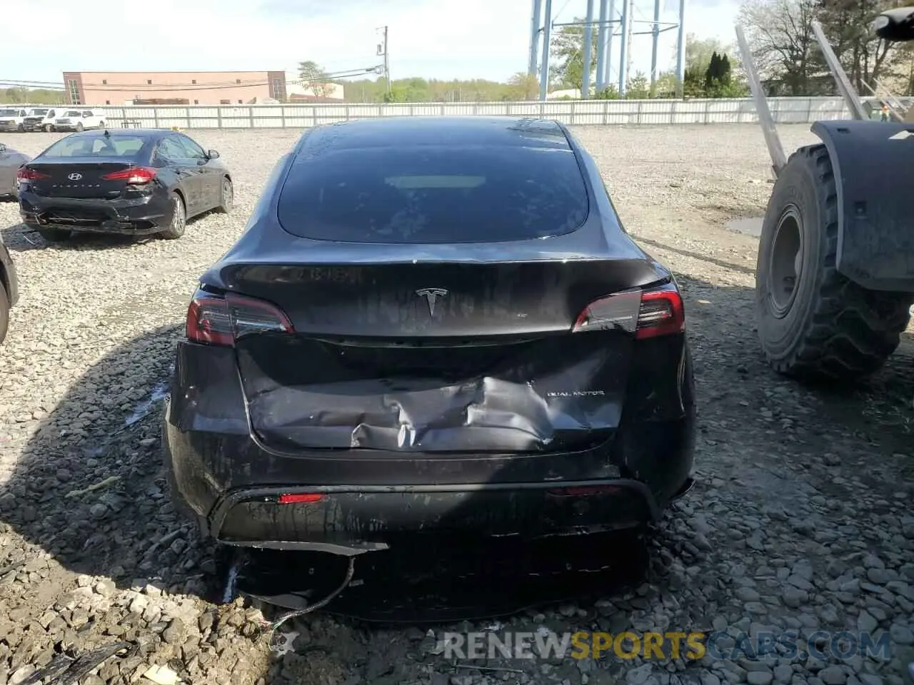 6 Photograph of a damaged car 7SAYGDEE7RA307013 TESLA MODEL Y 2024