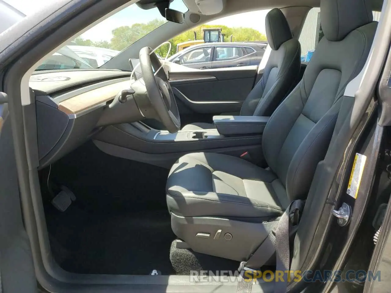 7 Photograph of a damaged car 7SAYGDEE7RA307013 TESLA MODEL Y 2024