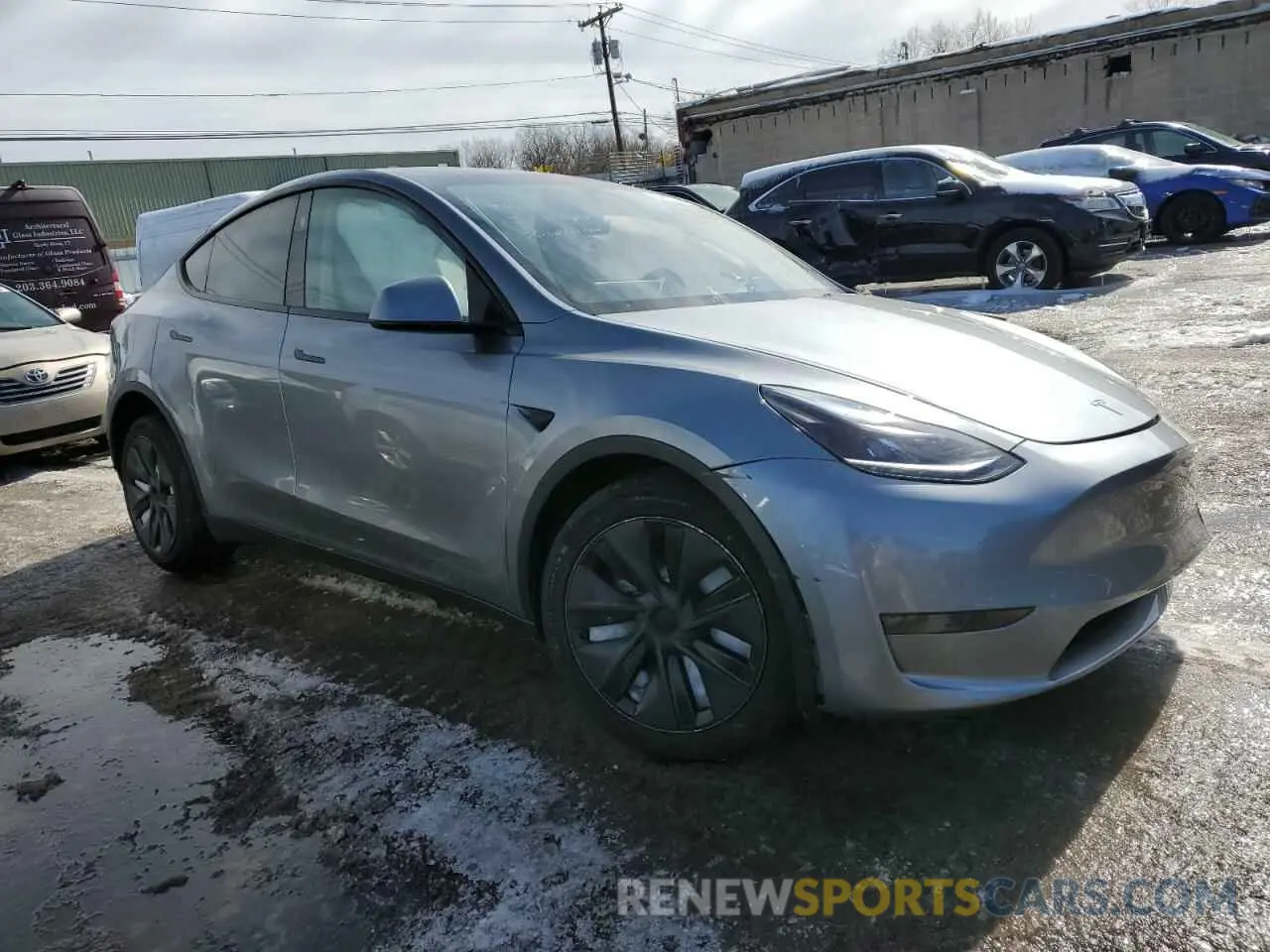4 Photograph of a damaged car 7SAYGDEE7RA330095 TESLA MODEL Y 2024