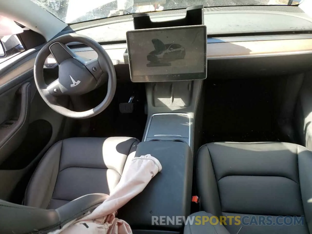 8 Photograph of a damaged car 7SAYGDEE7RA330095 TESLA MODEL Y 2024
