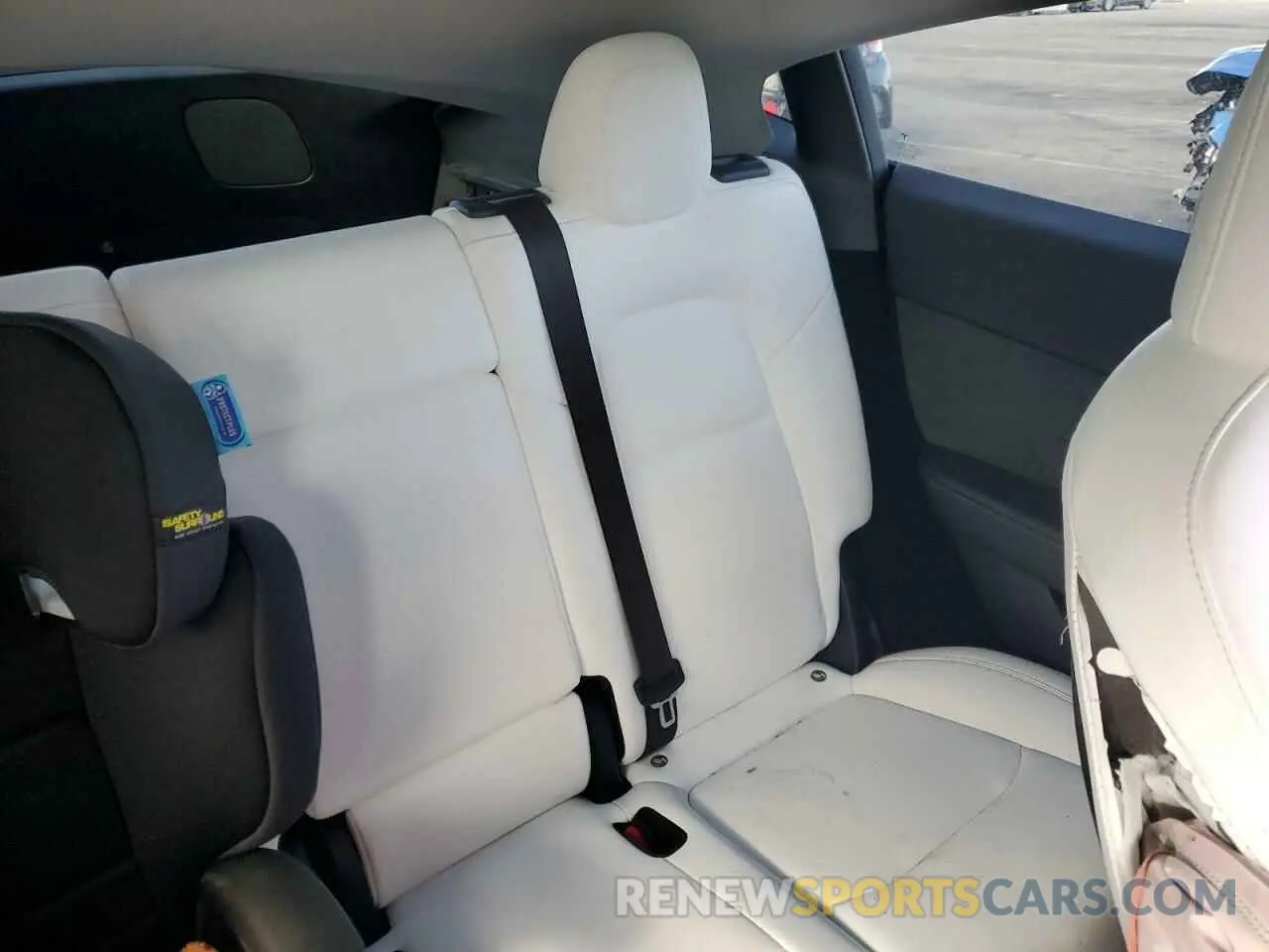 11 Photograph of a damaged car 7SAYGDEE7RF009984 TESLA MODEL Y 2024