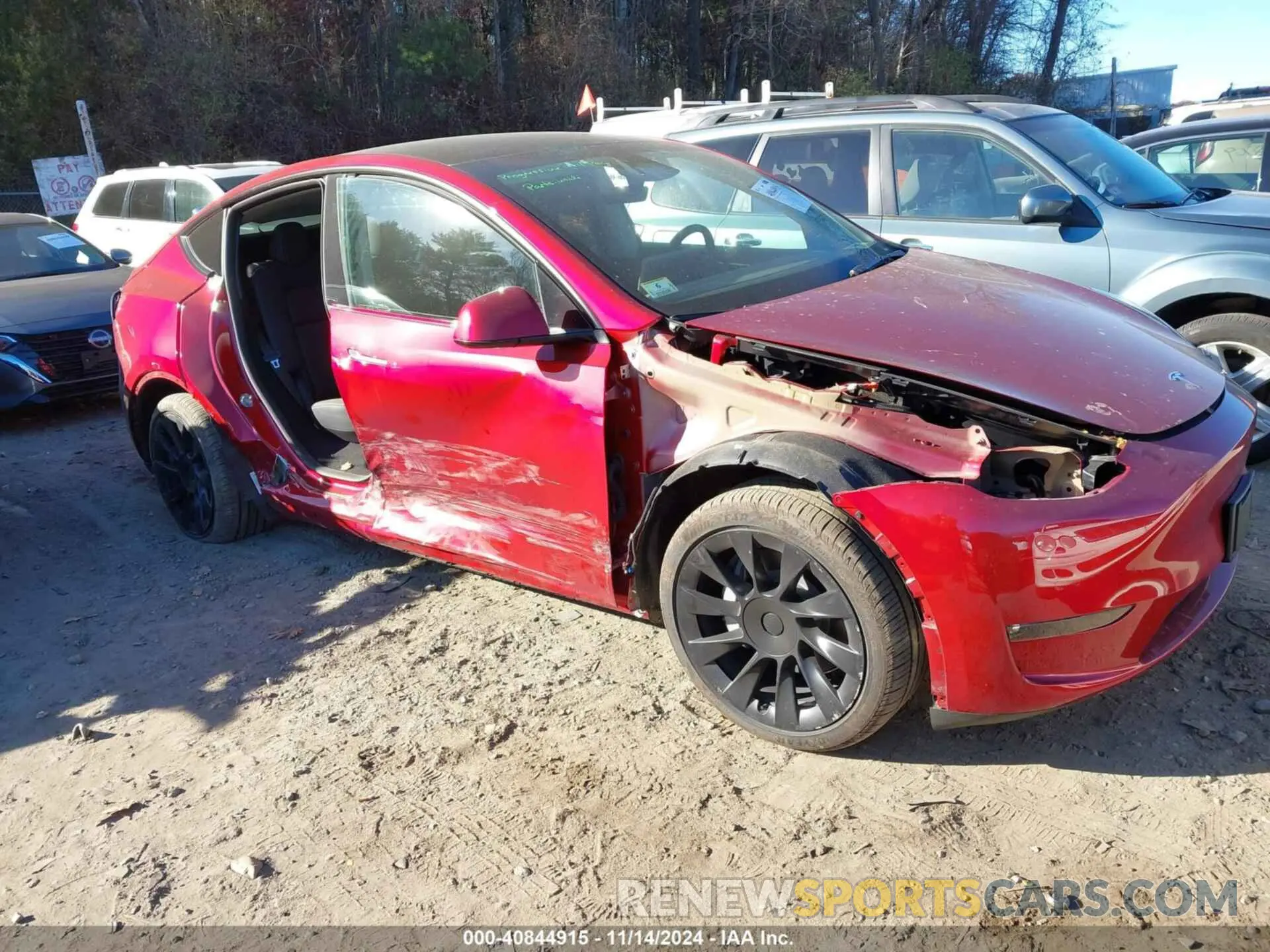 1 Photograph of a damaged car 7SAYGDEE7RF076522 TESLA MODEL Y 2024