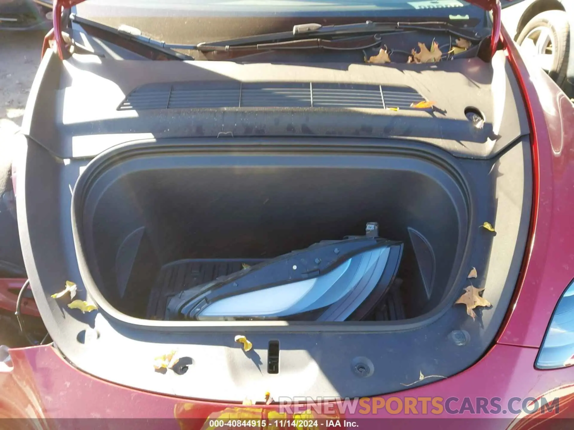 10 Photograph of a damaged car 7SAYGDEE7RF076522 TESLA MODEL Y 2024
