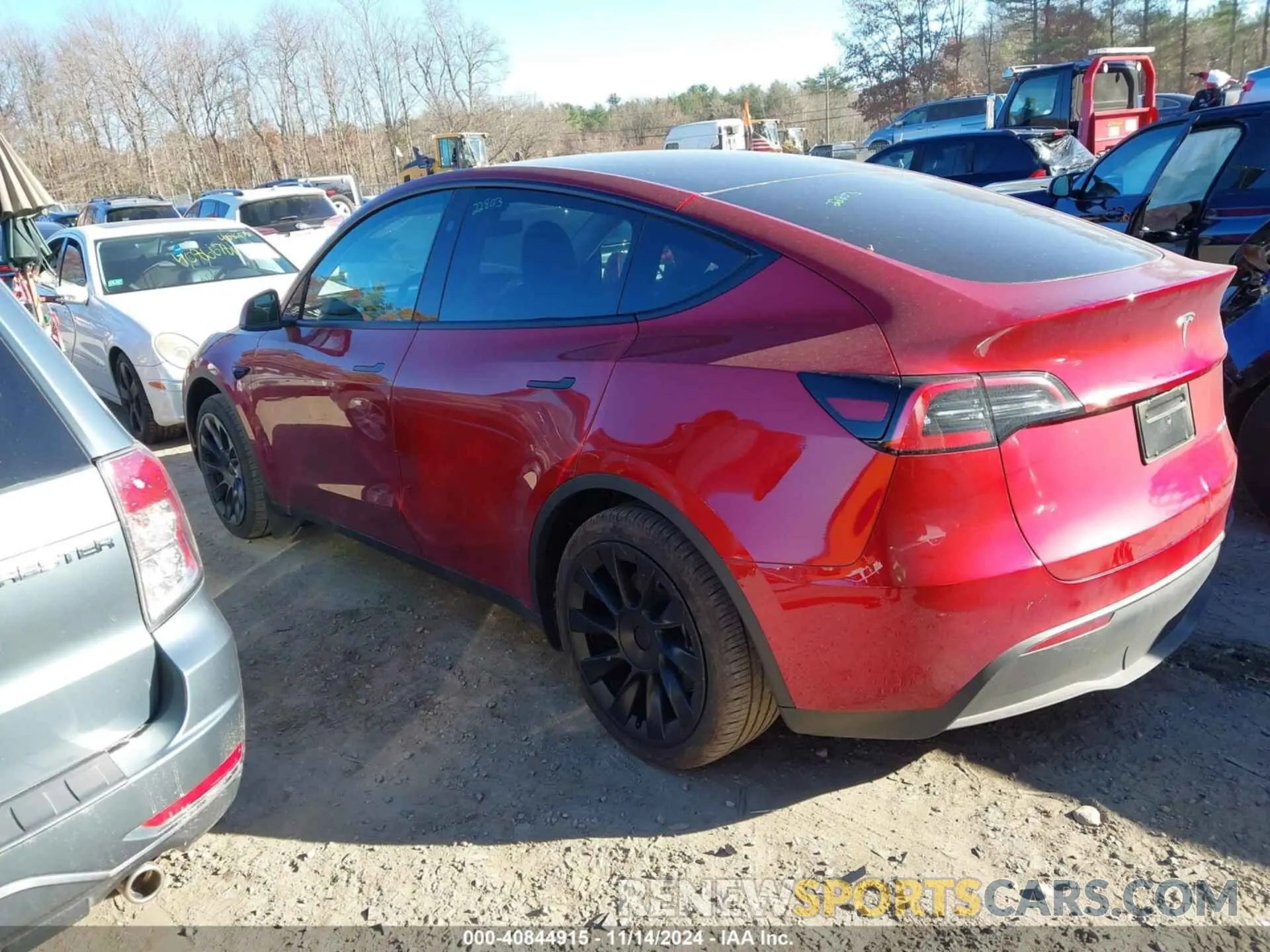 15 Photograph of a damaged car 7SAYGDEE7RF076522 TESLA MODEL Y 2024
