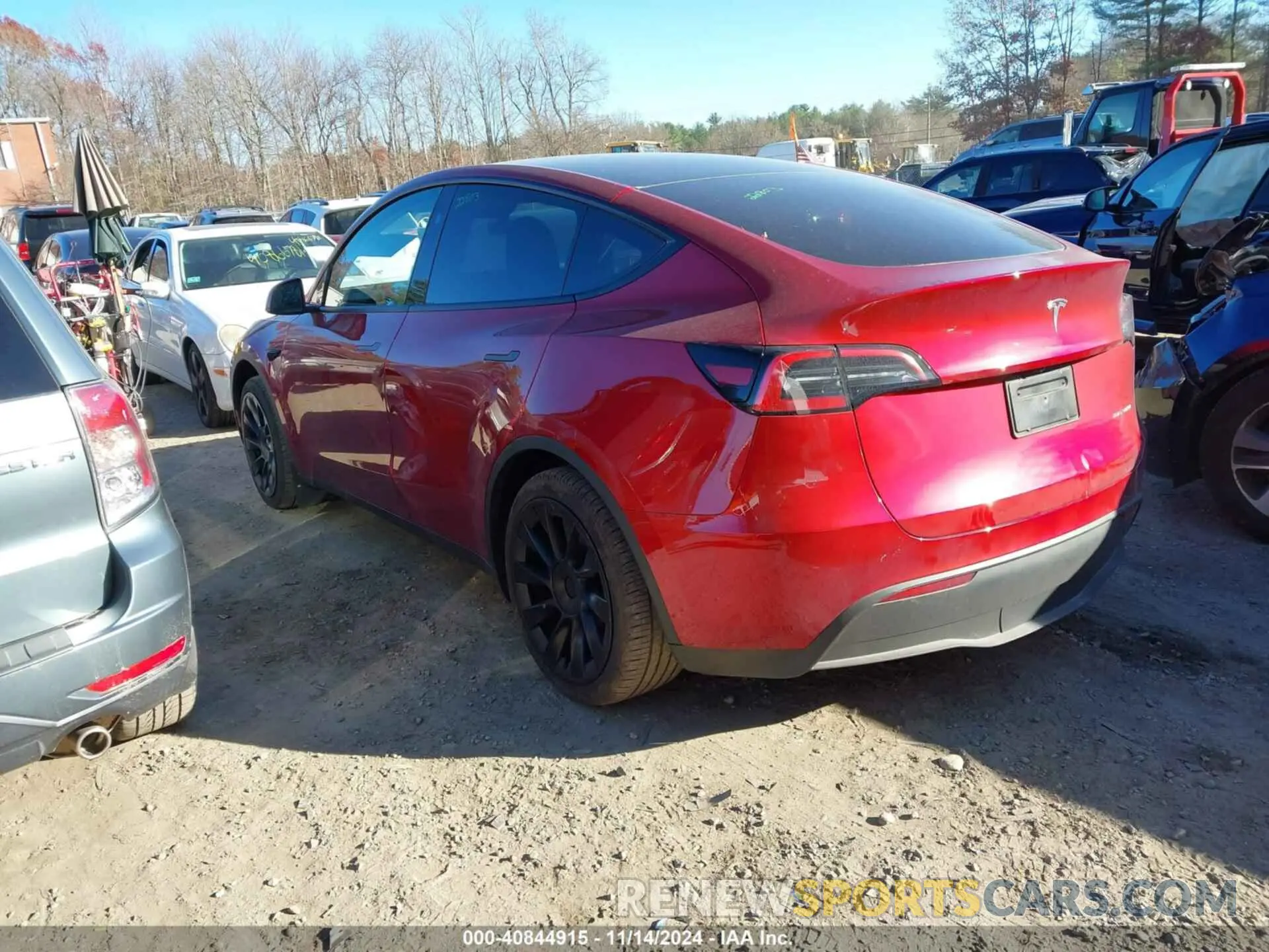 3 Photograph of a damaged car 7SAYGDEE7RF076522 TESLA MODEL Y 2024