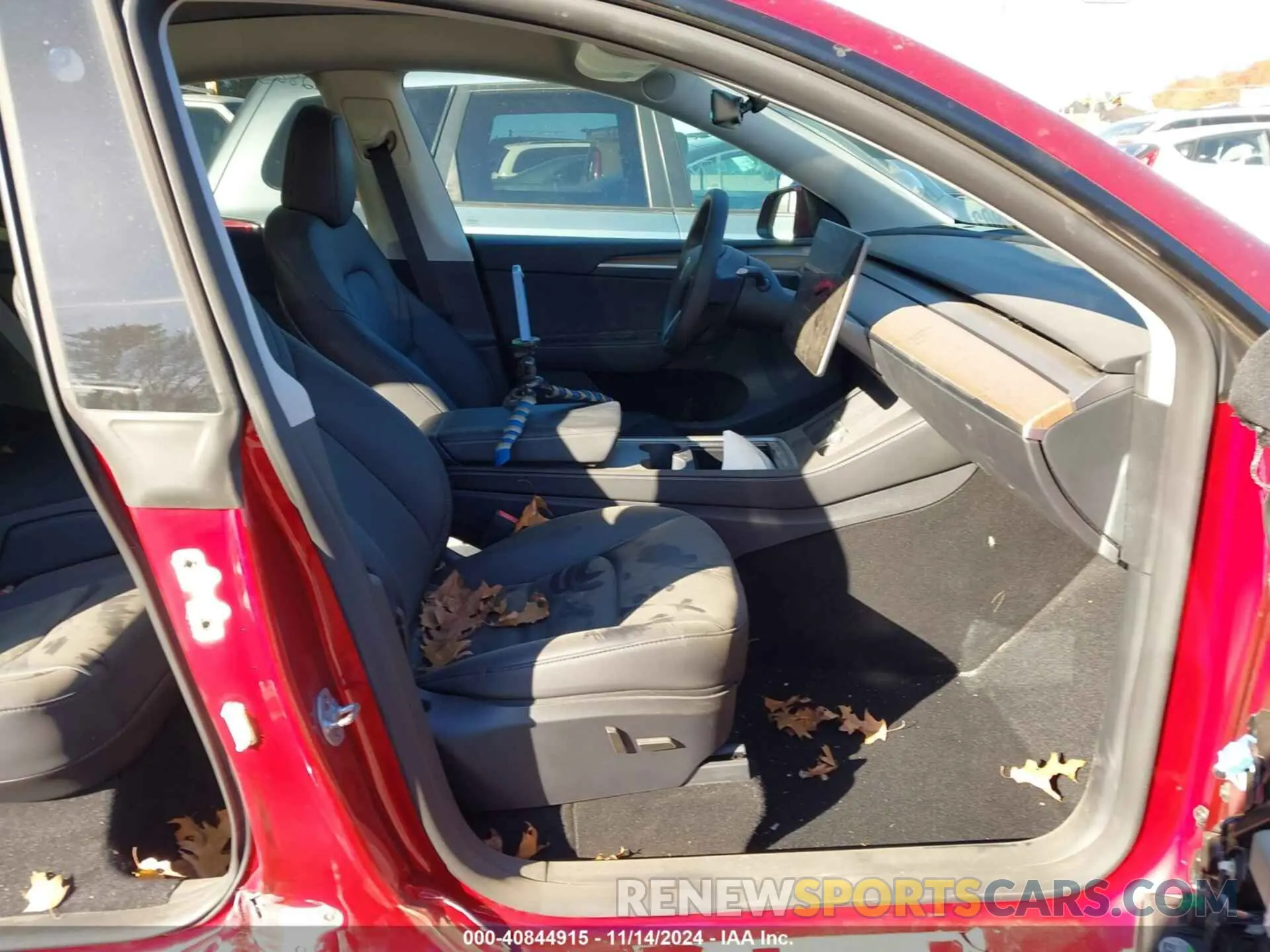 5 Photograph of a damaged car 7SAYGDEE7RF076522 TESLA MODEL Y 2024