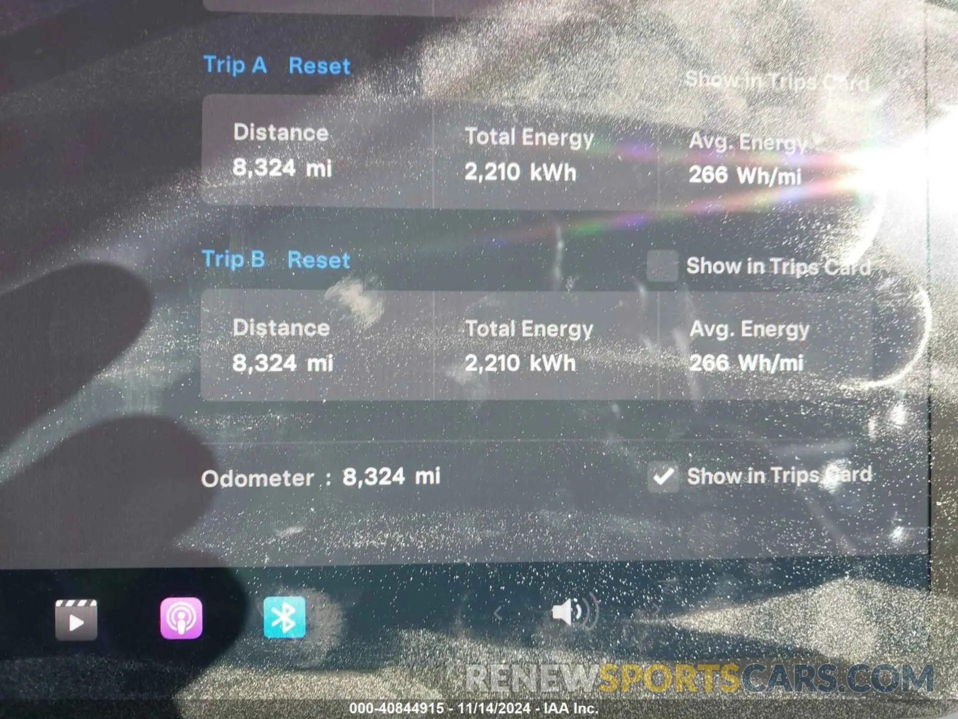 7 Photograph of a damaged car 7SAYGDEE7RF076522 TESLA MODEL Y 2024
