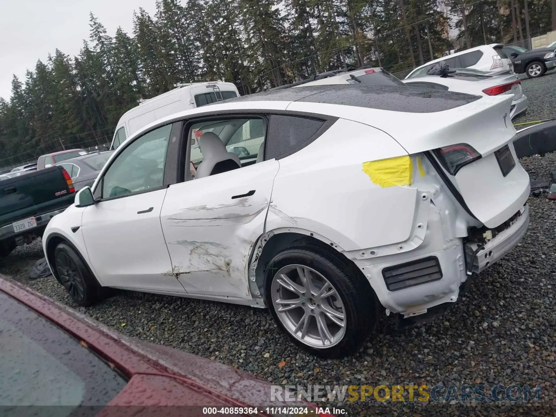 15 Photograph of a damaged car 7SAYGDEE7RF083700 TESLA MODEL Y 2024