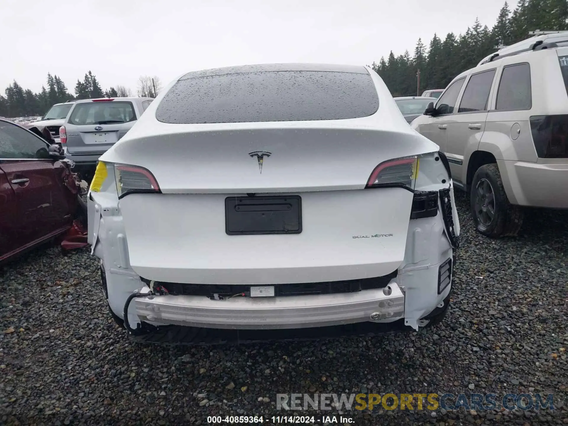 17 Photograph of a damaged car 7SAYGDEE7RF083700 TESLA MODEL Y 2024