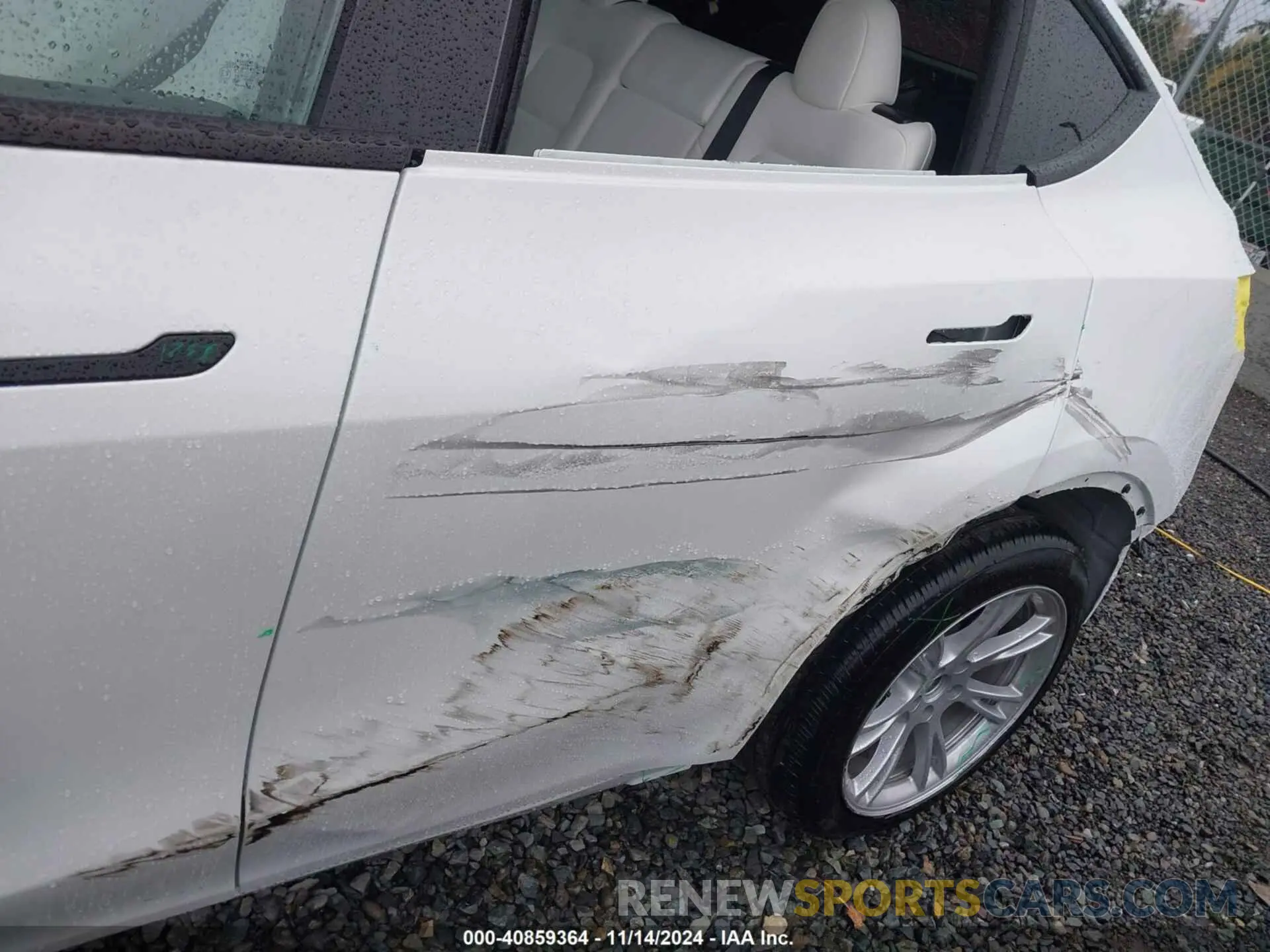 6 Photograph of a damaged car 7SAYGDEE7RF083700 TESLA MODEL Y 2024