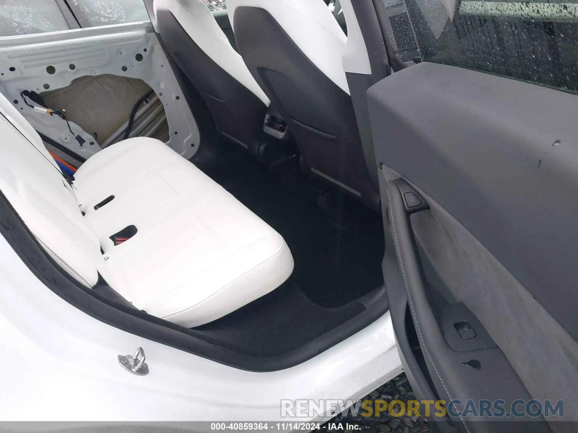 8 Photograph of a damaged car 7SAYGDEE7RF083700 TESLA MODEL Y 2024