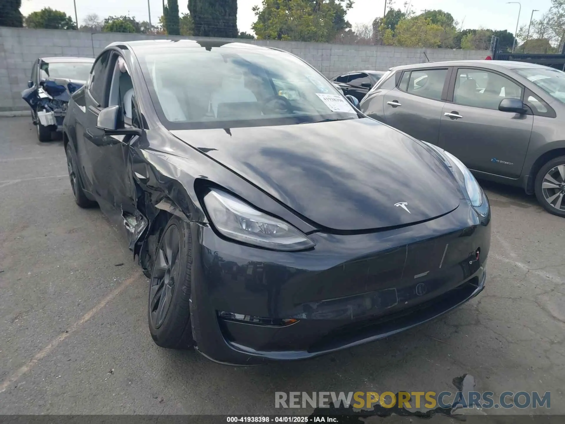 1 Фотография поврежденного автомобиля 7SAYGDEE7RF117702 TESLA MODEL Y 2024