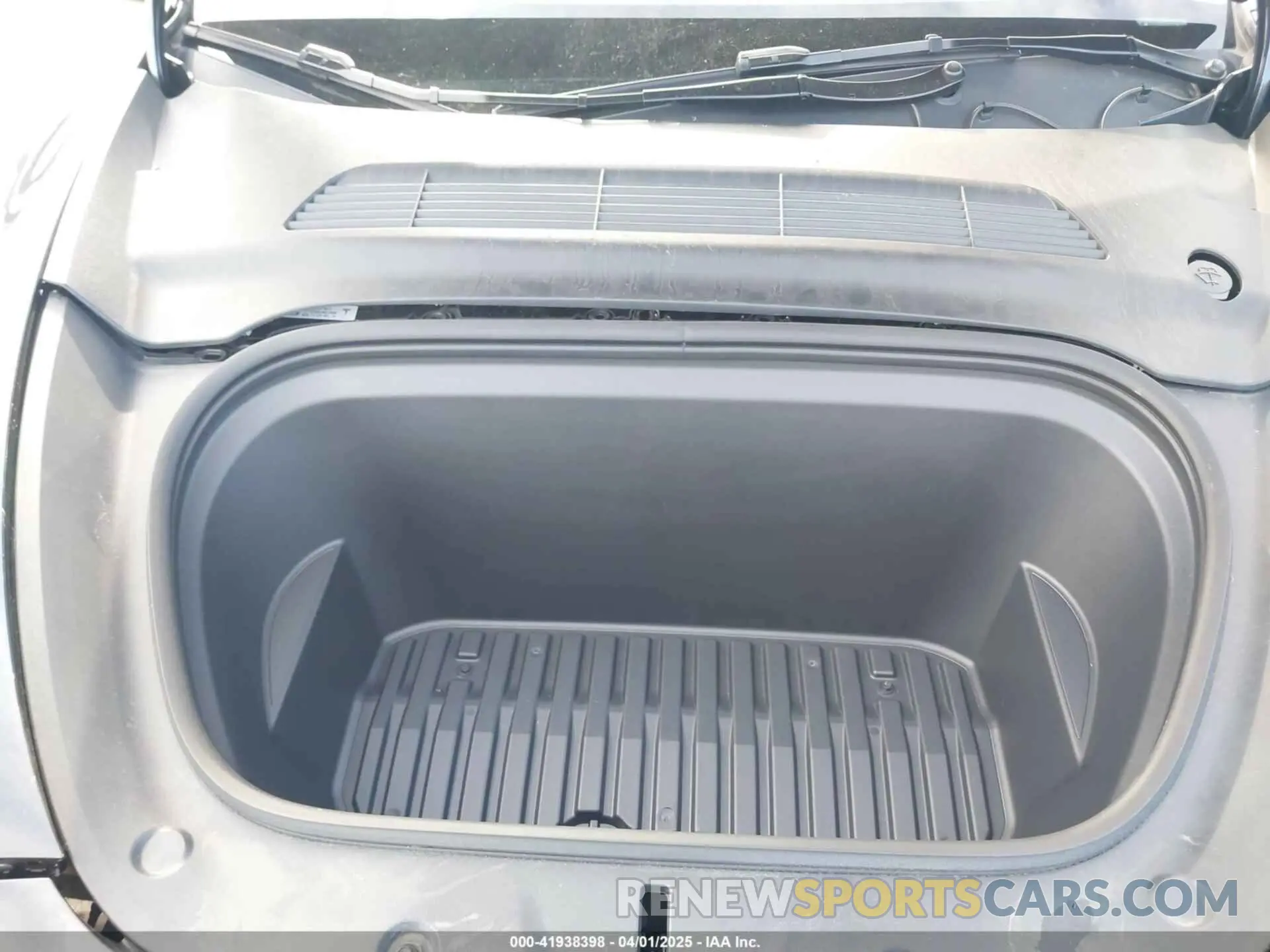 10 Фотография поврежденного автомобиля 7SAYGDEE7RF117702 TESLA MODEL Y 2024