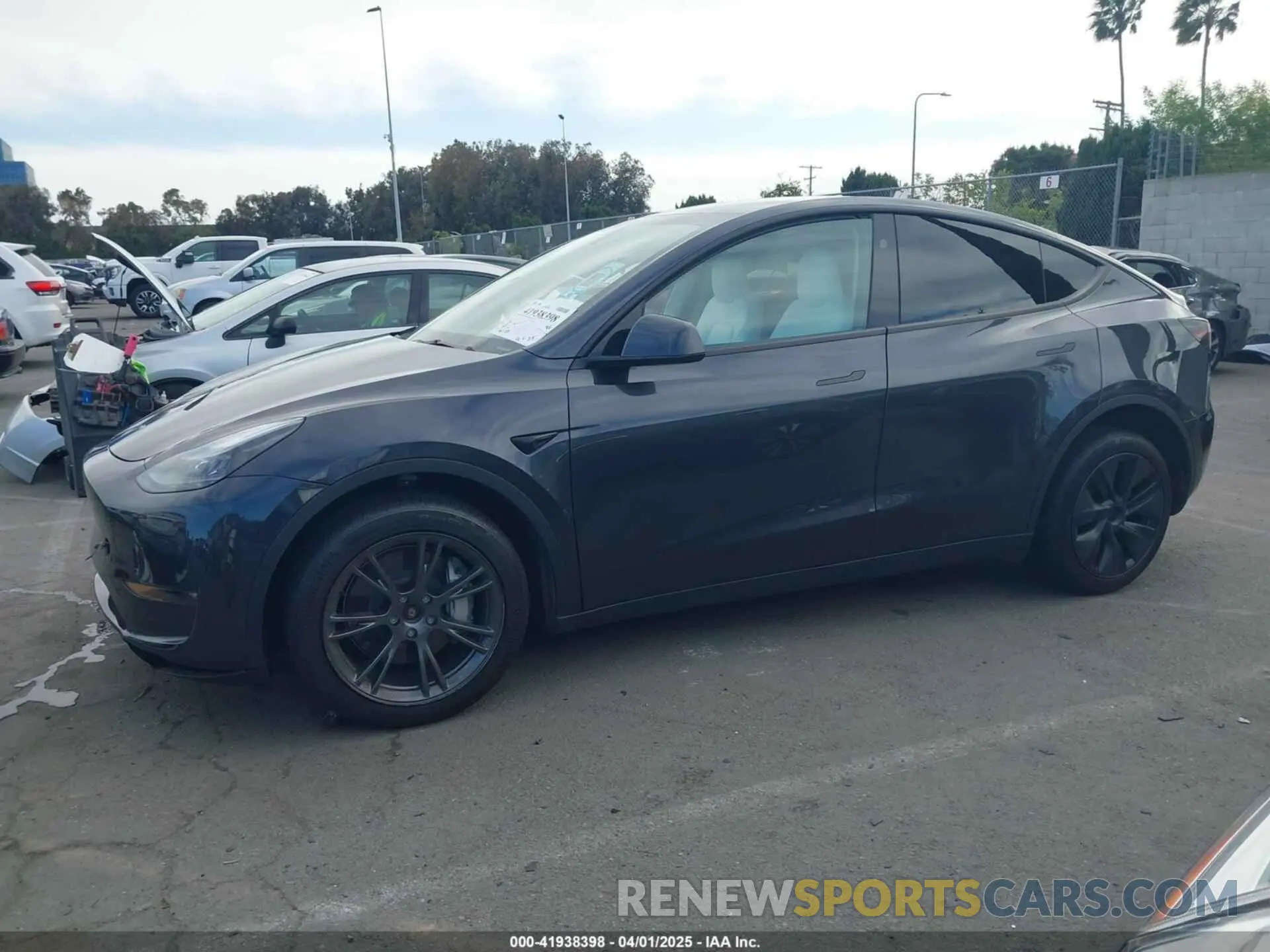 14 Фотография поврежденного автомобиля 7SAYGDEE7RF117702 TESLA MODEL Y 2024
