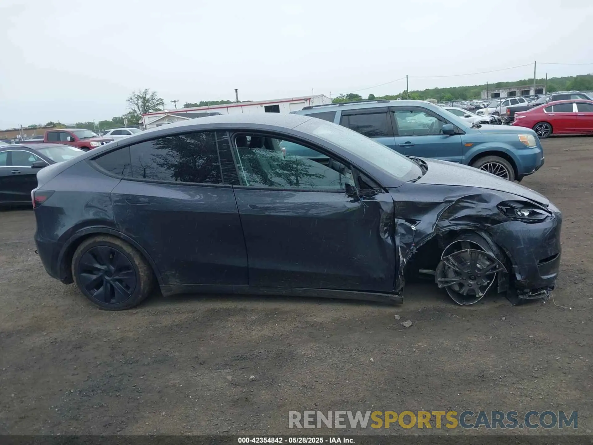 13 Photograph of a damaged car 7SAYGDEE7RF150263 TESLA MODEL Y 2024