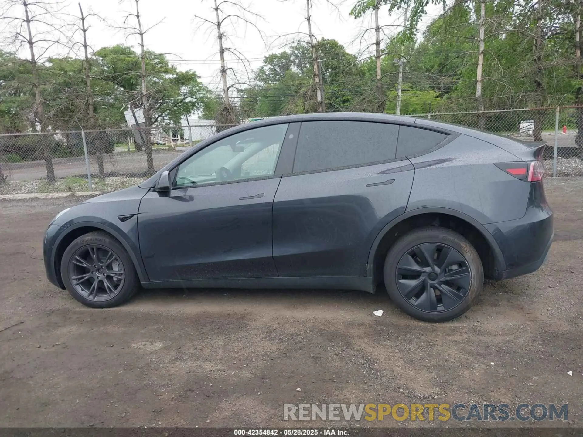 14 Photograph of a damaged car 7SAYGDEE7RF150263 TESLA MODEL Y 2024