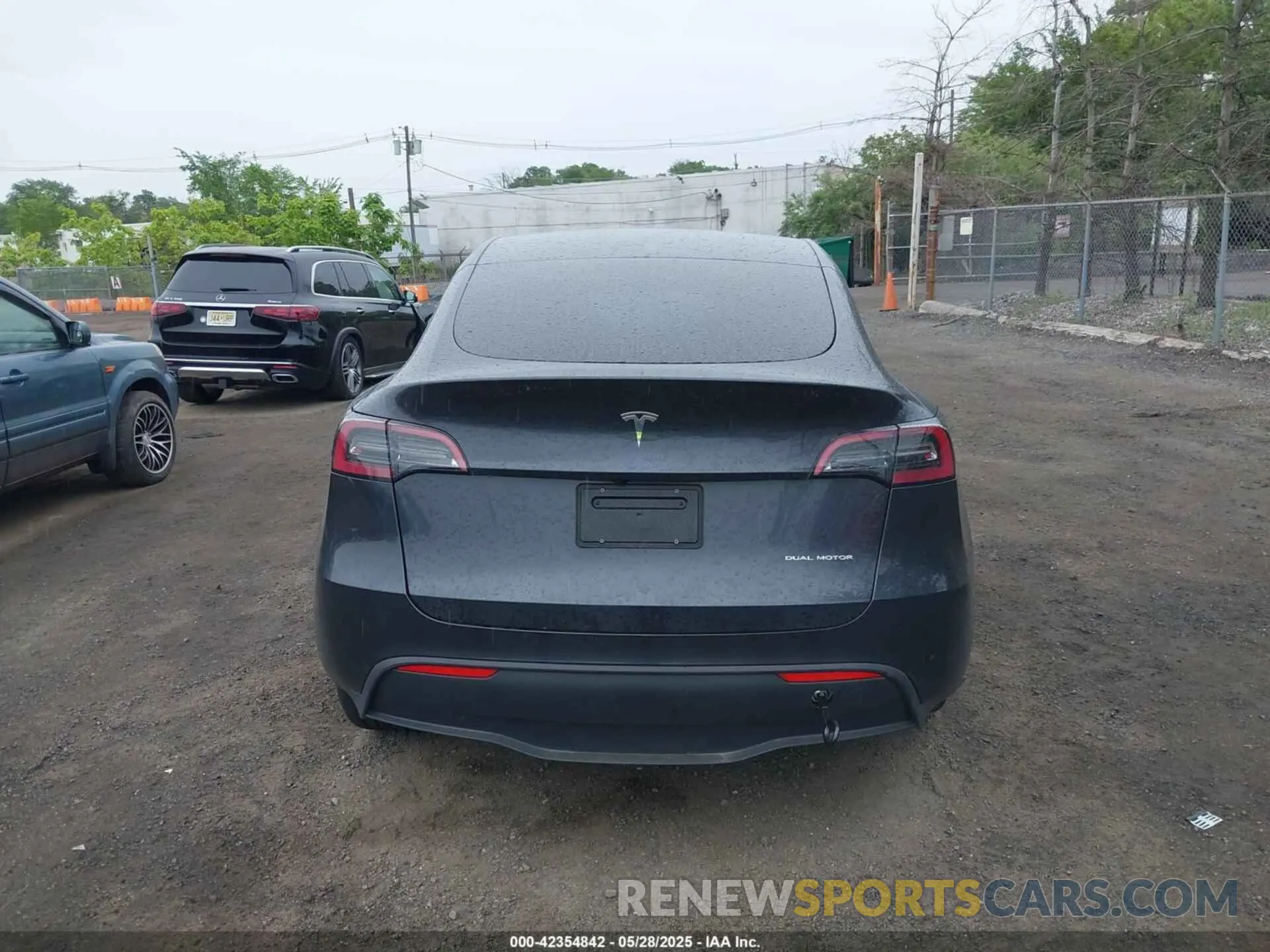 16 Photograph of a damaged car 7SAYGDEE7RF150263 TESLA MODEL Y 2024