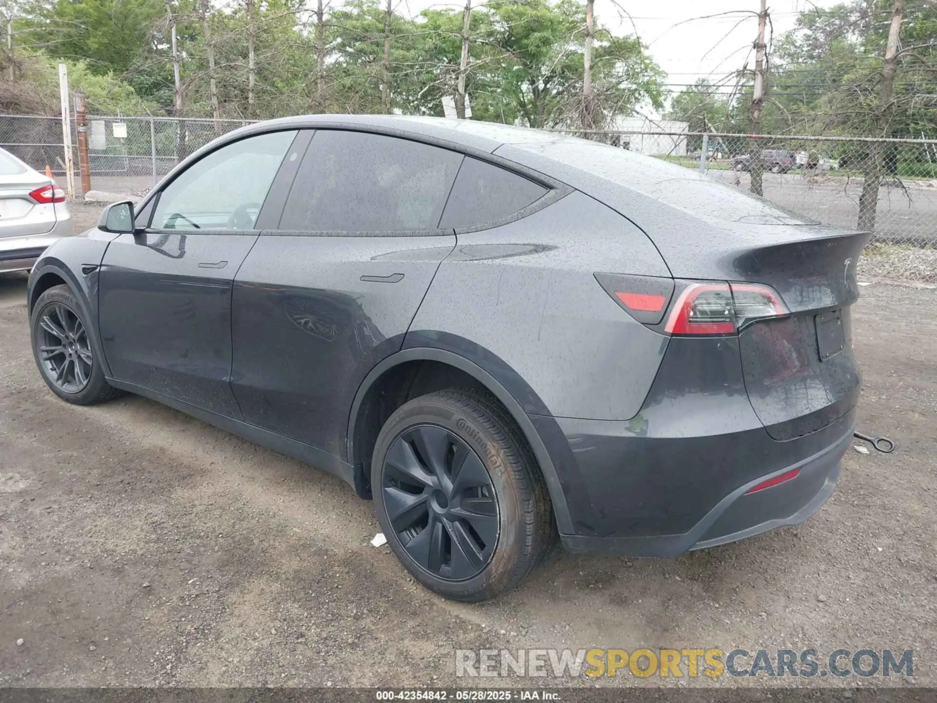 3 Photograph of a damaged car 7SAYGDEE7RF150263 TESLA MODEL Y 2024