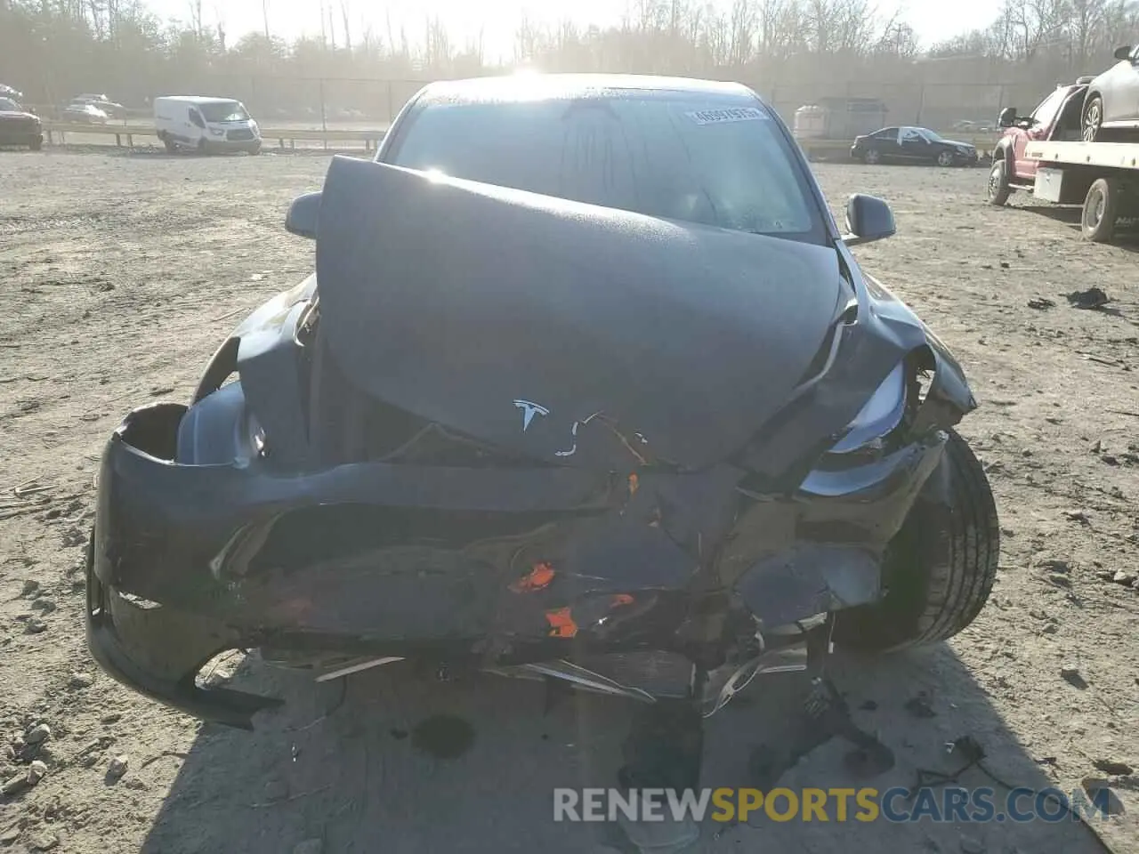5 Photograph of a damaged car 7SAYGDEE7RF200983 TESLA MODEL Y 2024