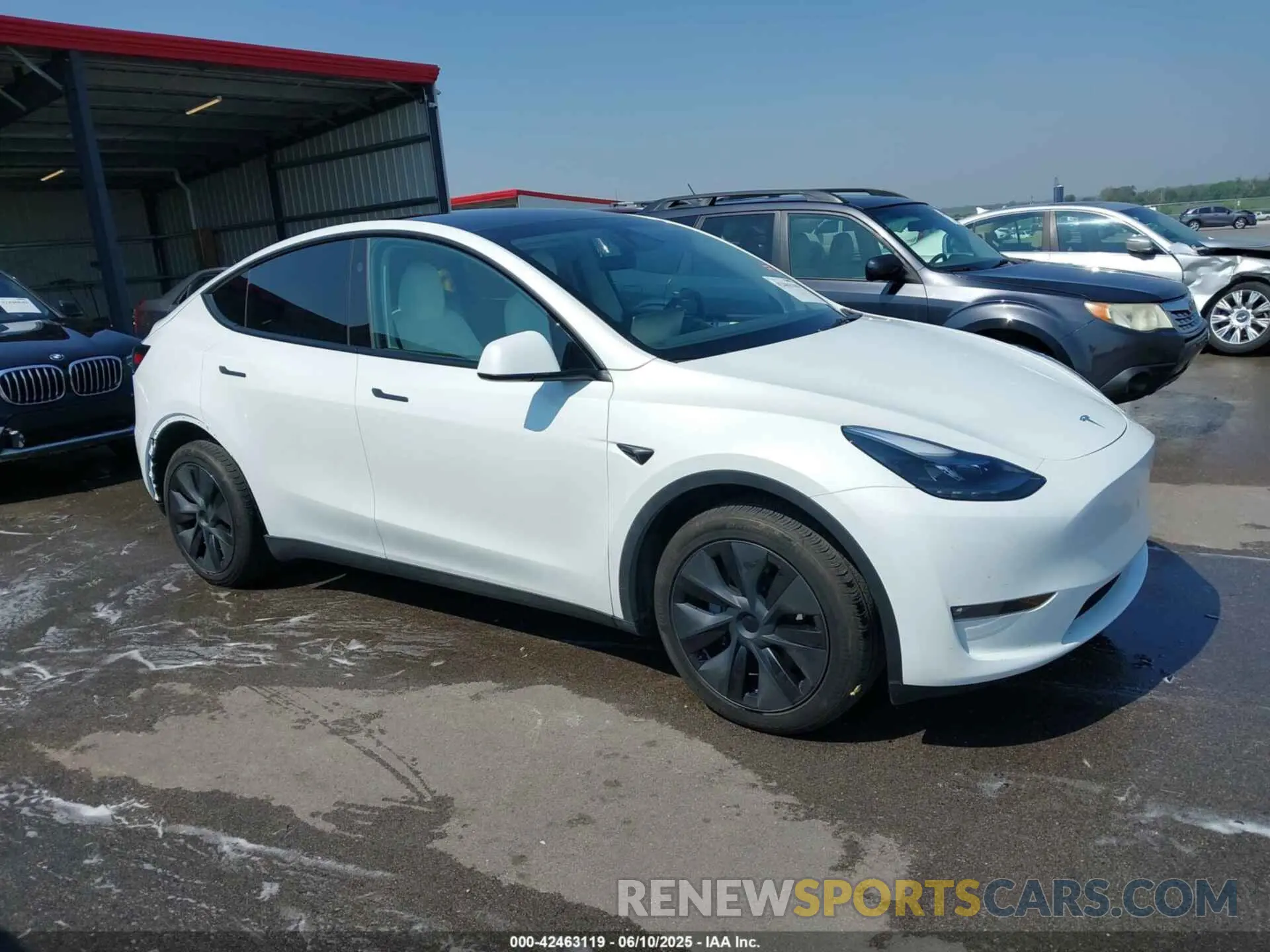 1 Photograph of a damaged car 7SAYGDEE7RF202104 TESLA MODEL Y 2024