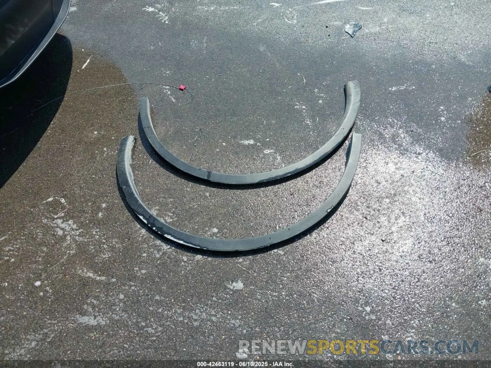 12 Photograph of a damaged car 7SAYGDEE7RF202104 TESLA MODEL Y 2024