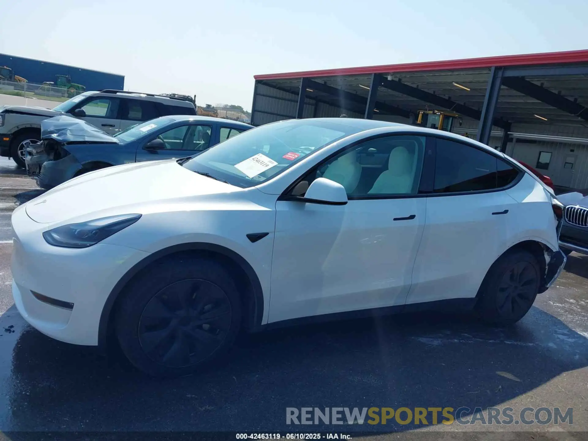 15 Photograph of a damaged car 7SAYGDEE7RF202104 TESLA MODEL Y 2024