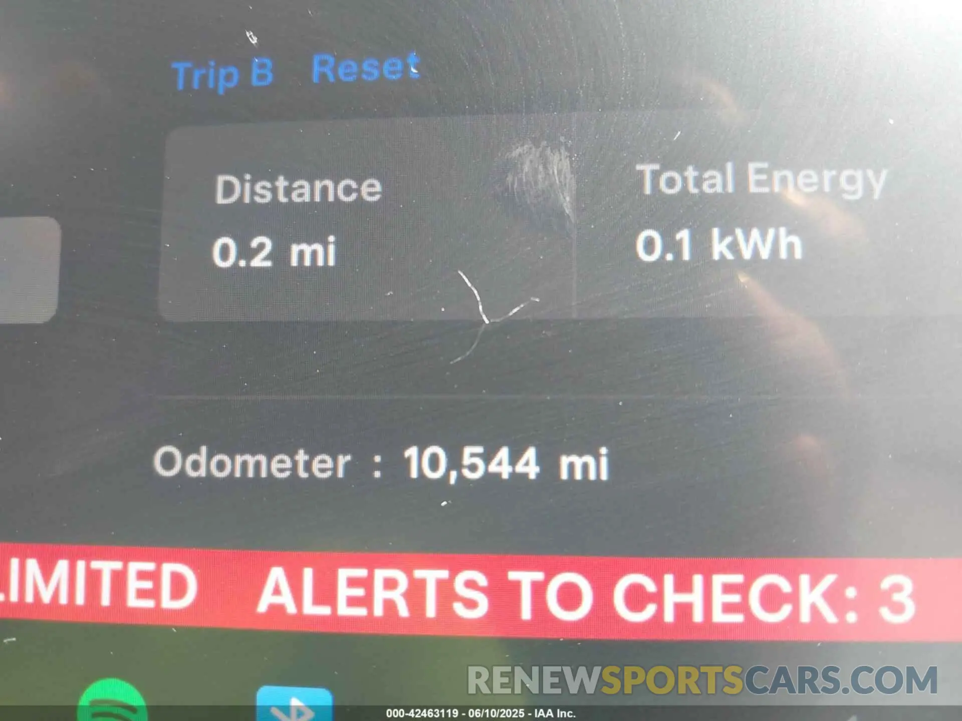 16 Photograph of a damaged car 7SAYGDEE7RF202104 TESLA MODEL Y 2024