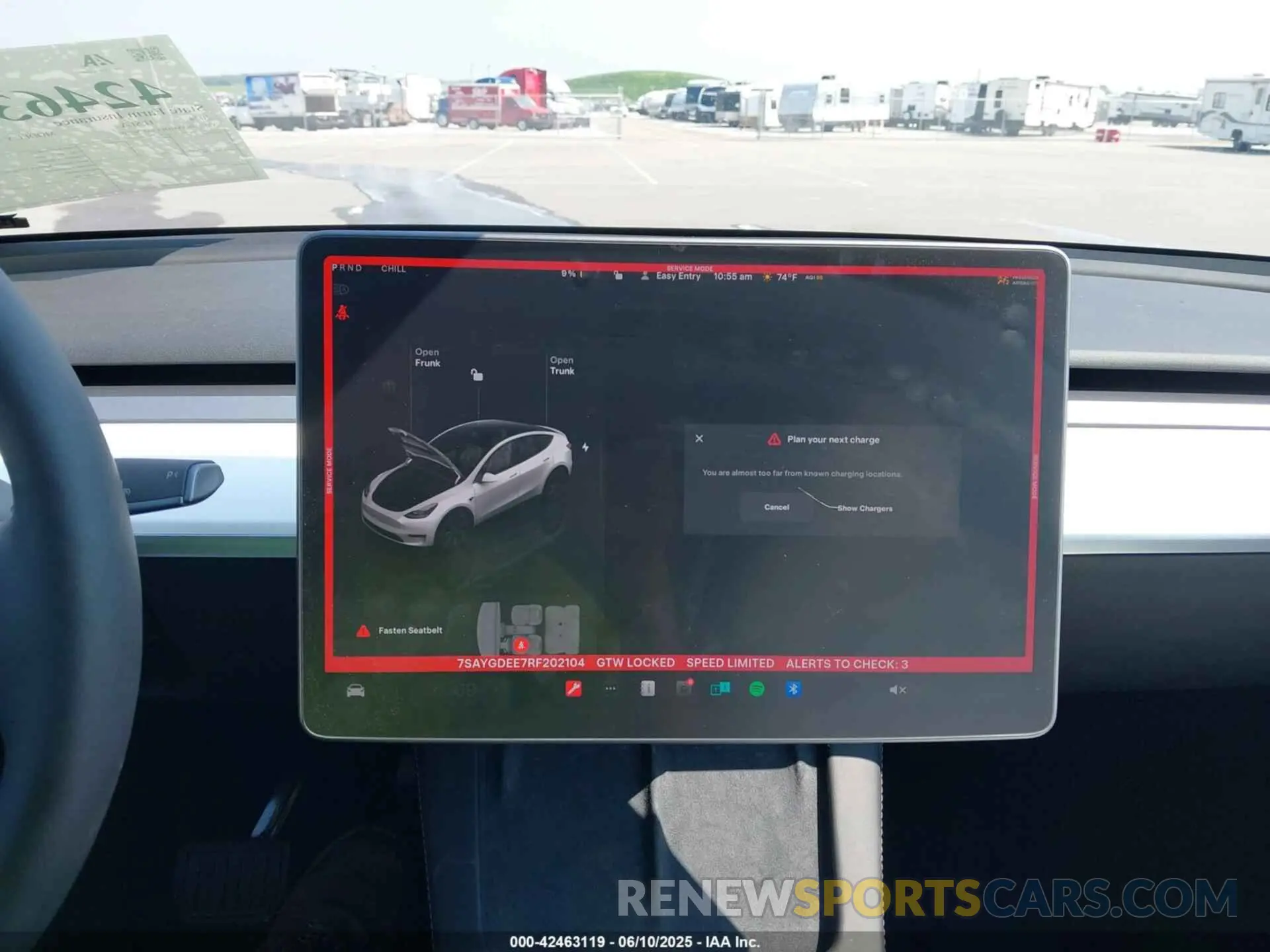 19 Photograph of a damaged car 7SAYGDEE7RF202104 TESLA MODEL Y 2024