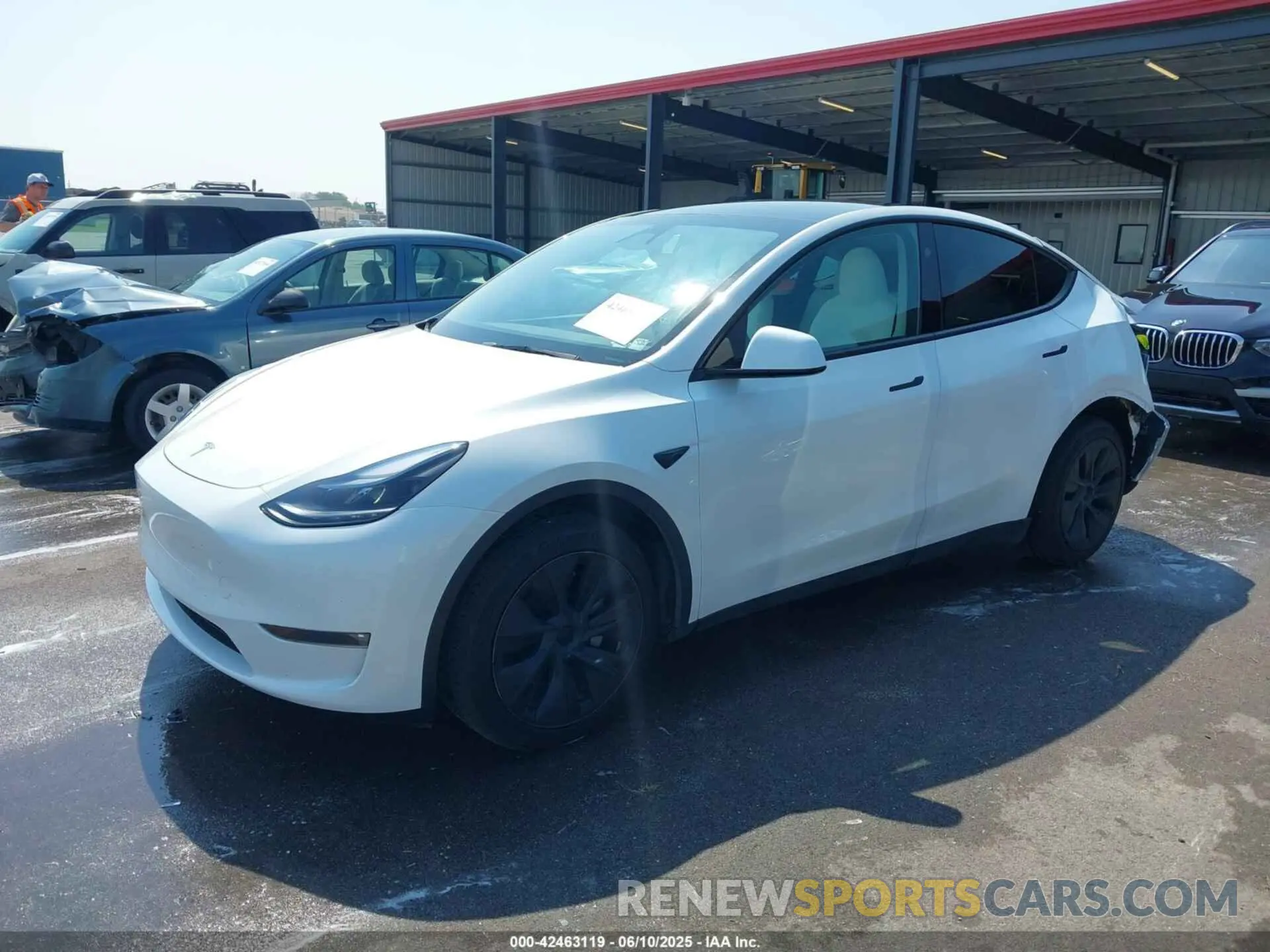 2 Photograph of a damaged car 7SAYGDEE7RF202104 TESLA MODEL Y 2024
