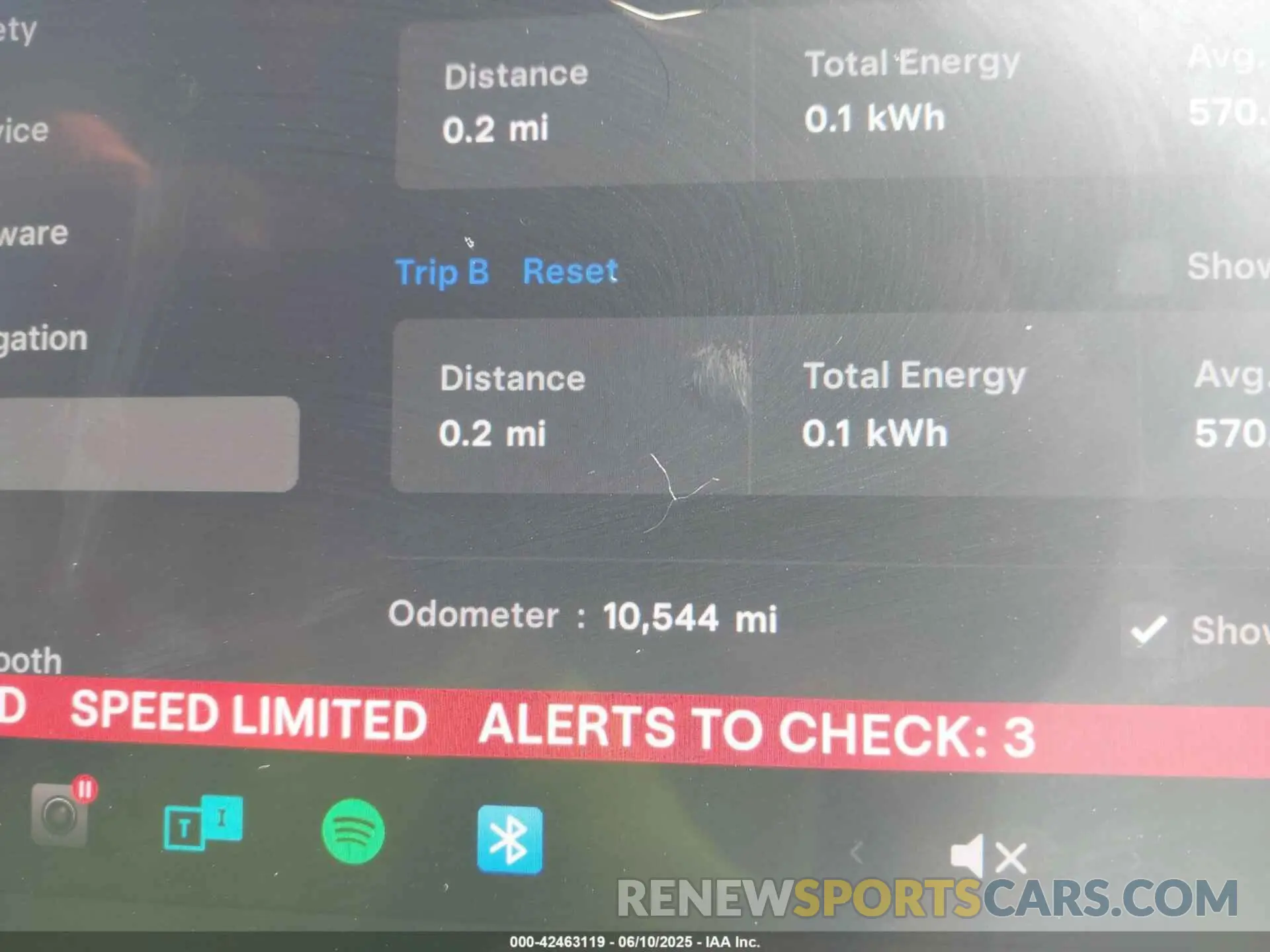 7 Photograph of a damaged car 7SAYGDEE7RF202104 TESLA MODEL Y 2024