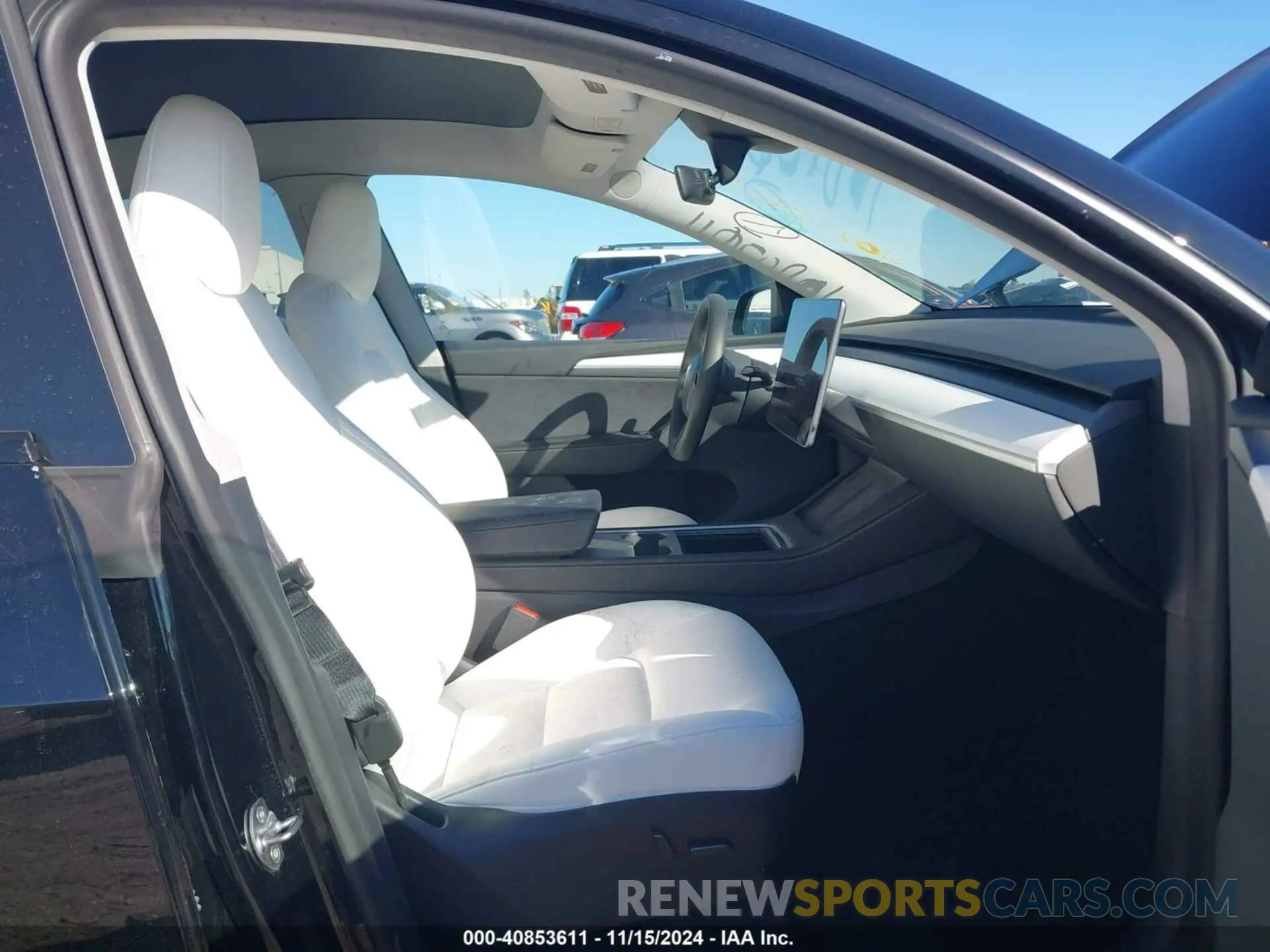 5 Photograph of a damaged car 7SAYGDEE8RA222844 TESLA MODEL Y 2024