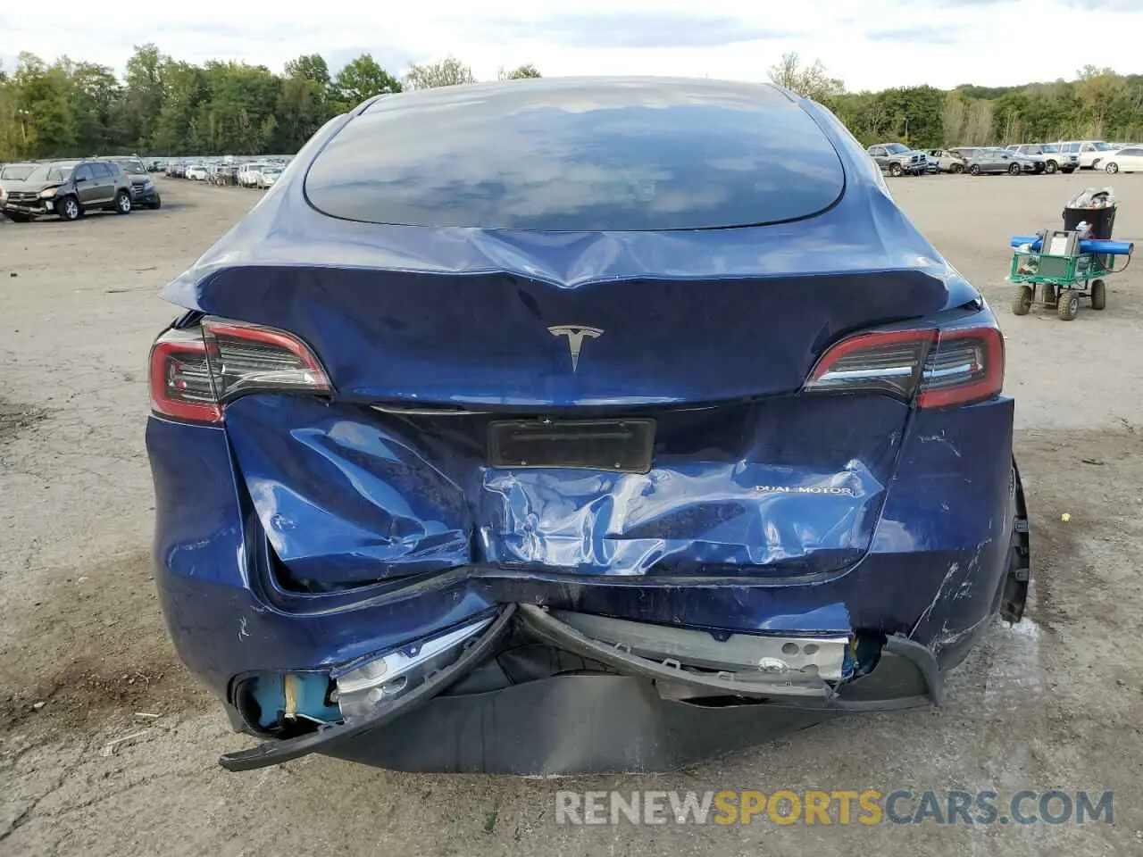 6 Photograph of a damaged car 7SAYGDEE8RA223430 TESLA MODEL Y 2024