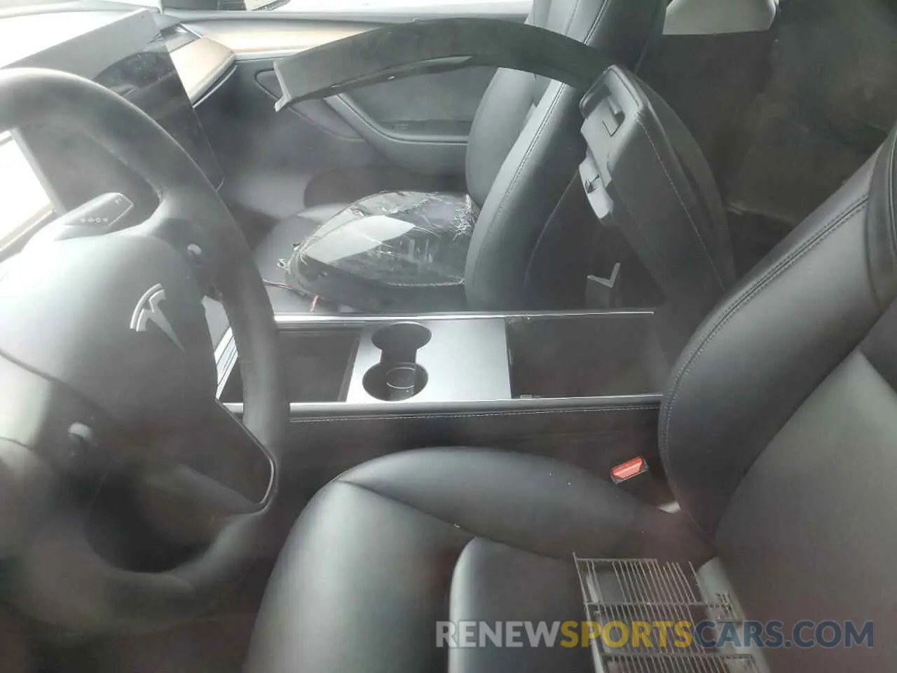 7 Photograph of a damaged car 7SAYGDEE8RA226229 TESLA MODEL Y 2024