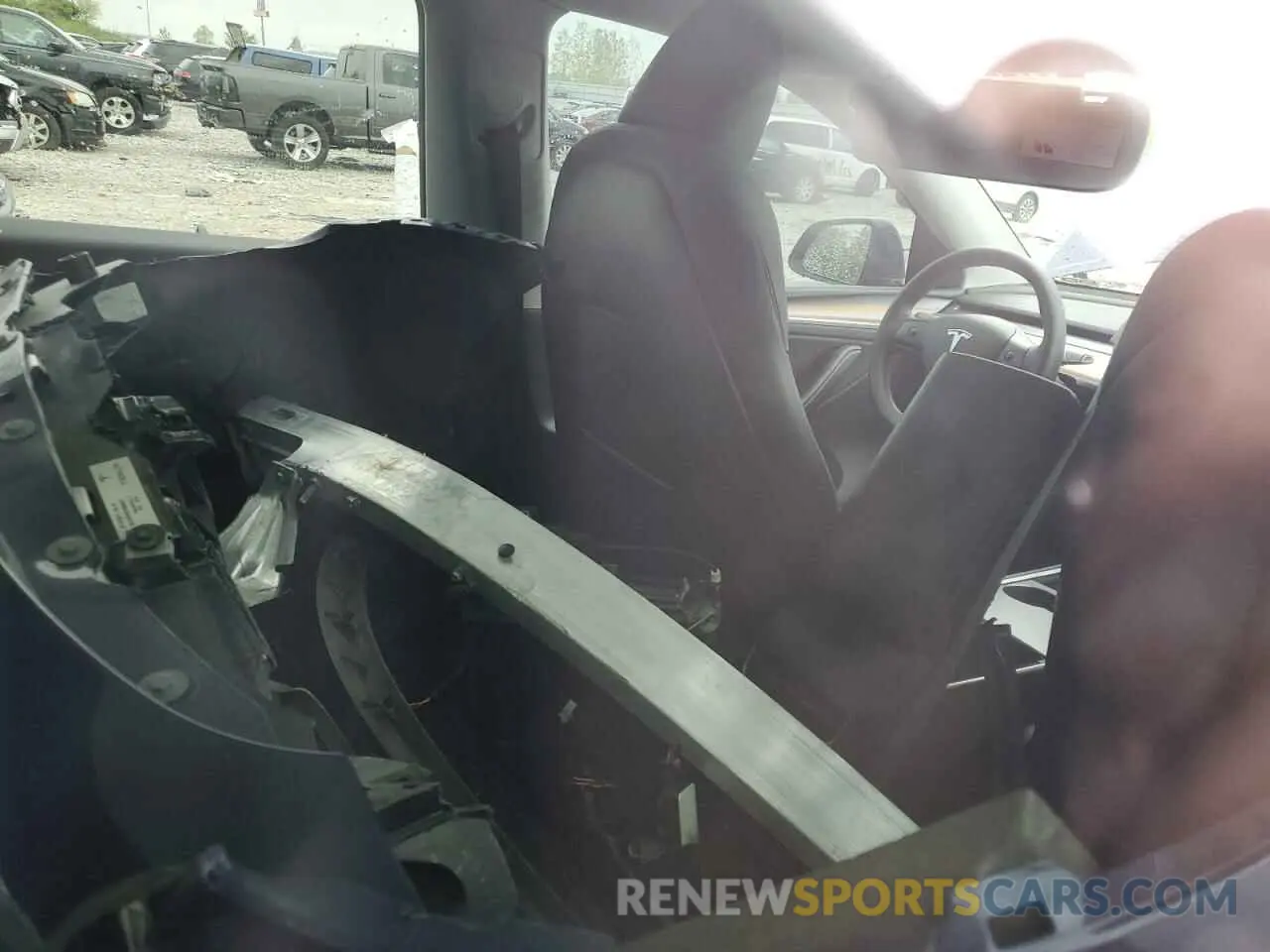 8 Photograph of a damaged car 7SAYGDEE8RA226229 TESLA MODEL Y 2024