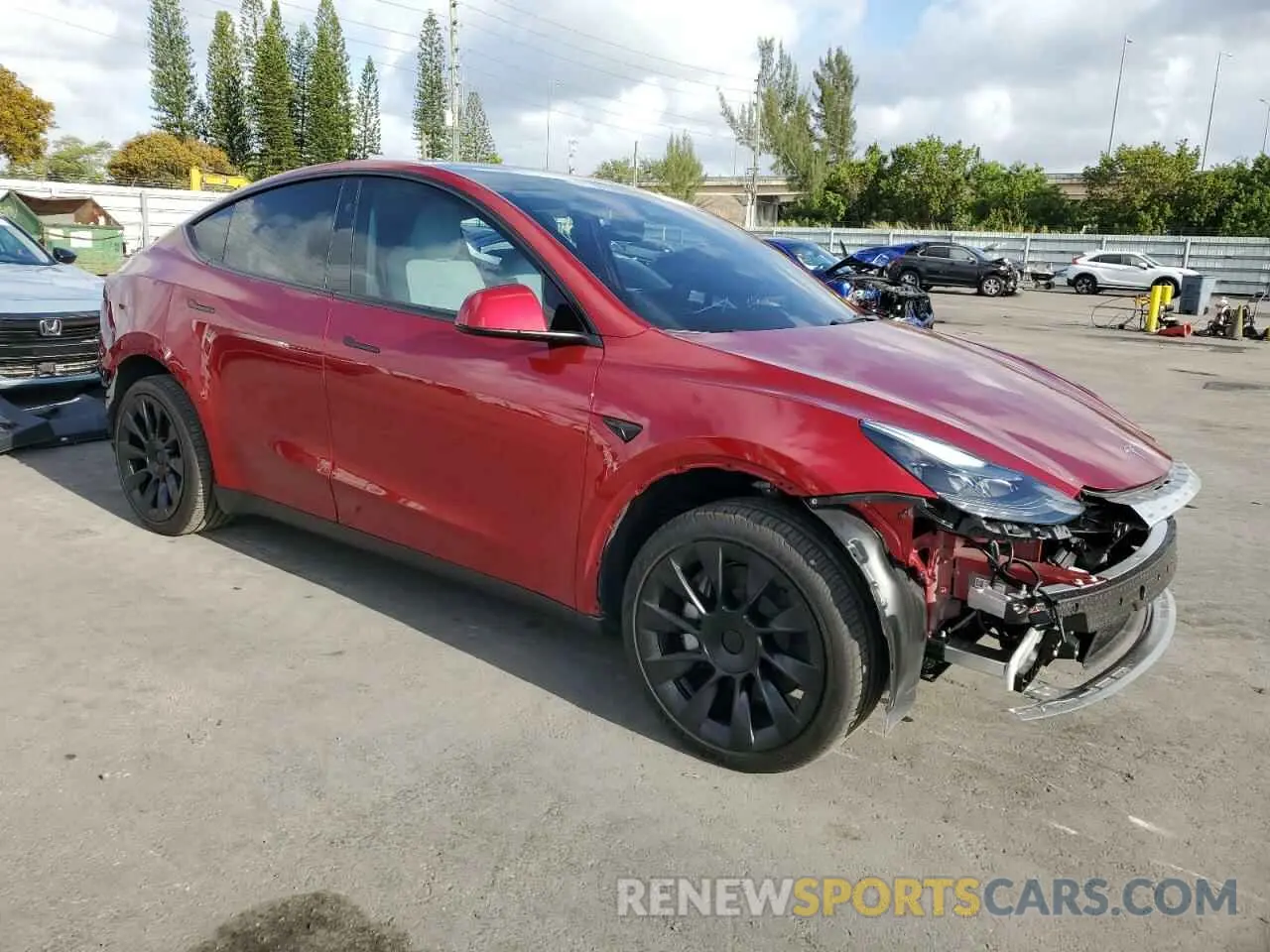 4 Photograph of a damaged car 7SAYGDEE8RA236811 TESLA MODEL Y 2024
