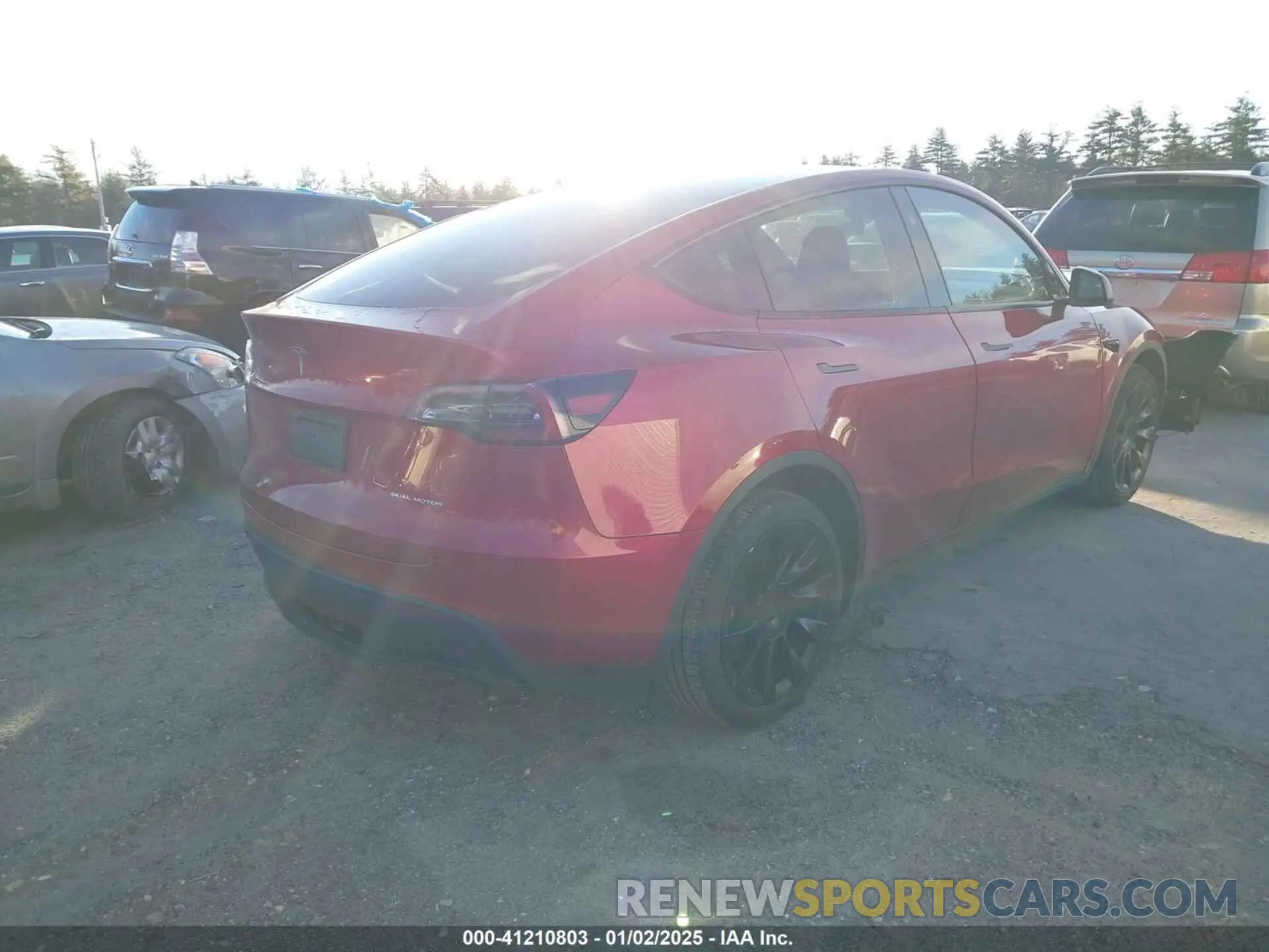 4 Photograph of a damaged car 7SAYGDEE8RA254256 TESLA MODEL Y 2024