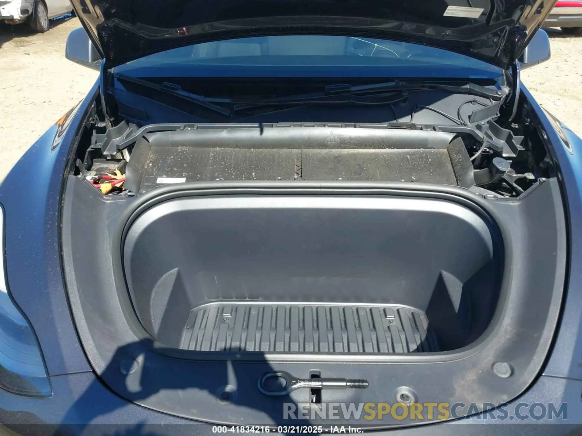 10 Photograph of a damaged car 7SAYGDEE8RA262082 TESLA MODEL Y 2024