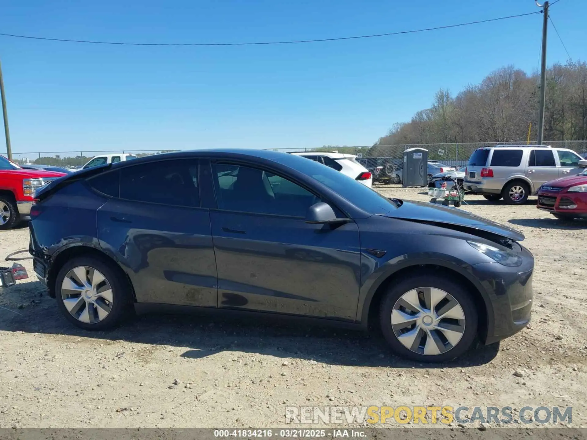 14 Photograph of a damaged car 7SAYGDEE8RA262082 TESLA MODEL Y 2024