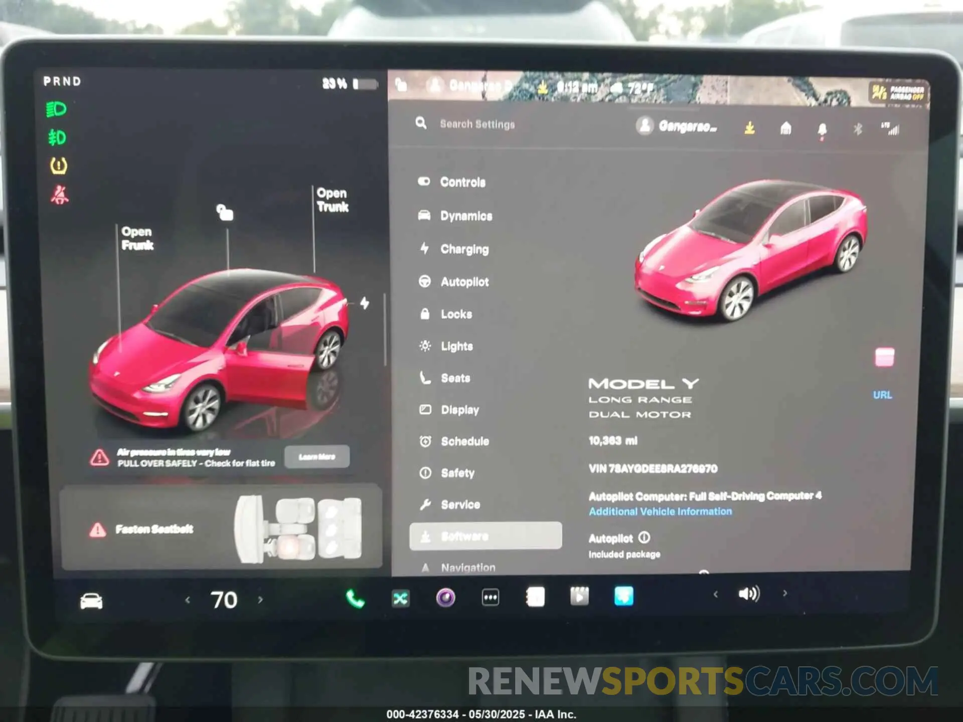 17 Photograph of a damaged car 7SAYGDEE8RA276970 TESLA MODEL Y 2024