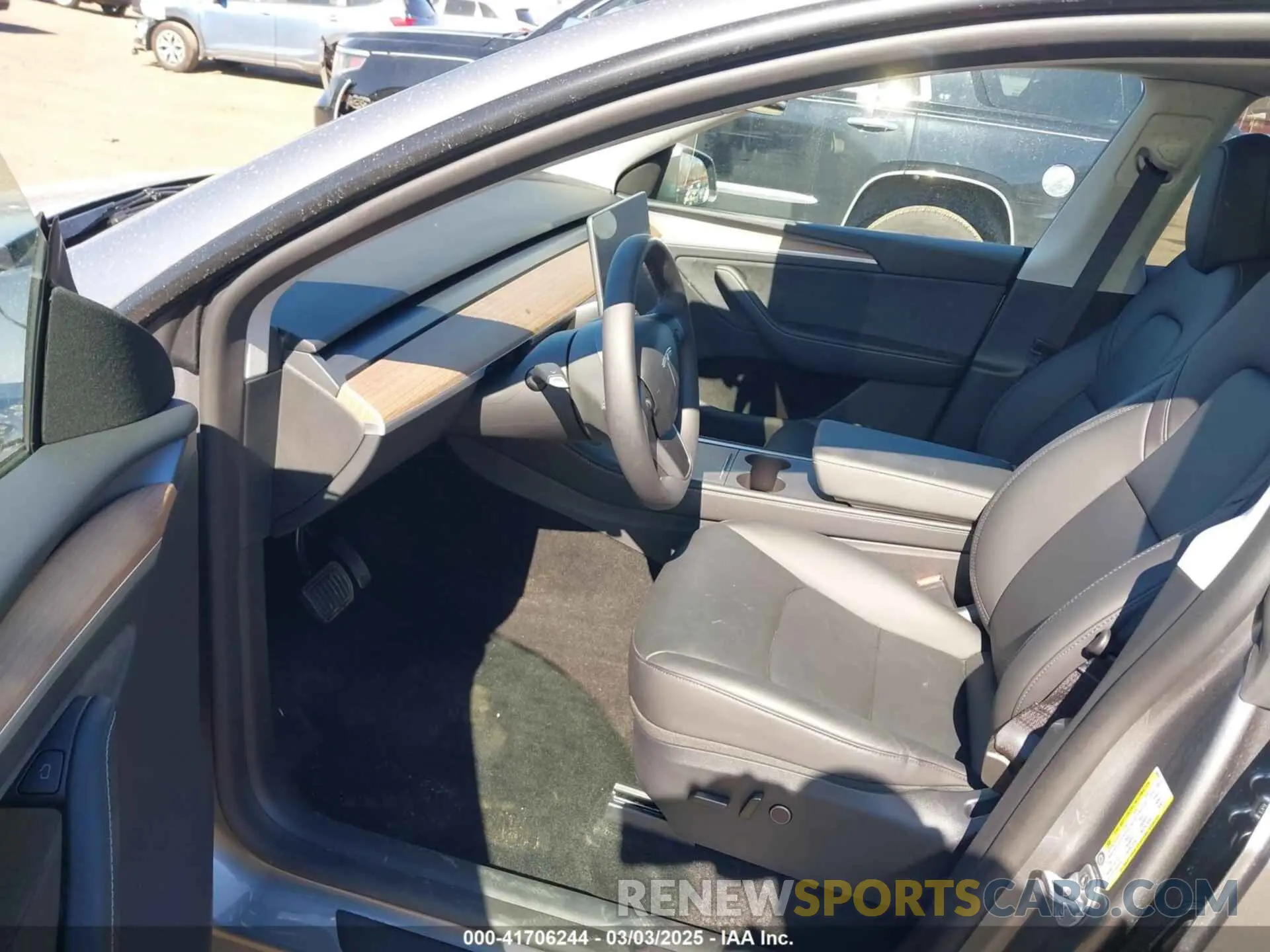 5 Photograph of a damaged car 7SAYGDEE8RA288925 TESLA MODEL Y 2024