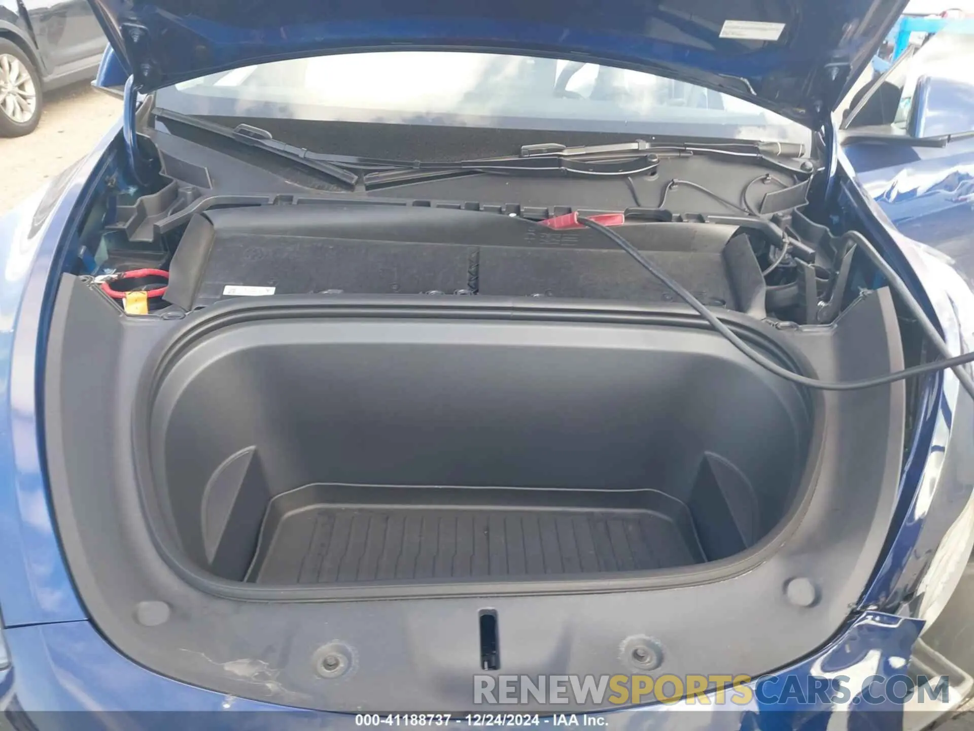 10 Photograph of a damaged car 7SAYGDEE8RA307540 TESLA MODEL Y 2024