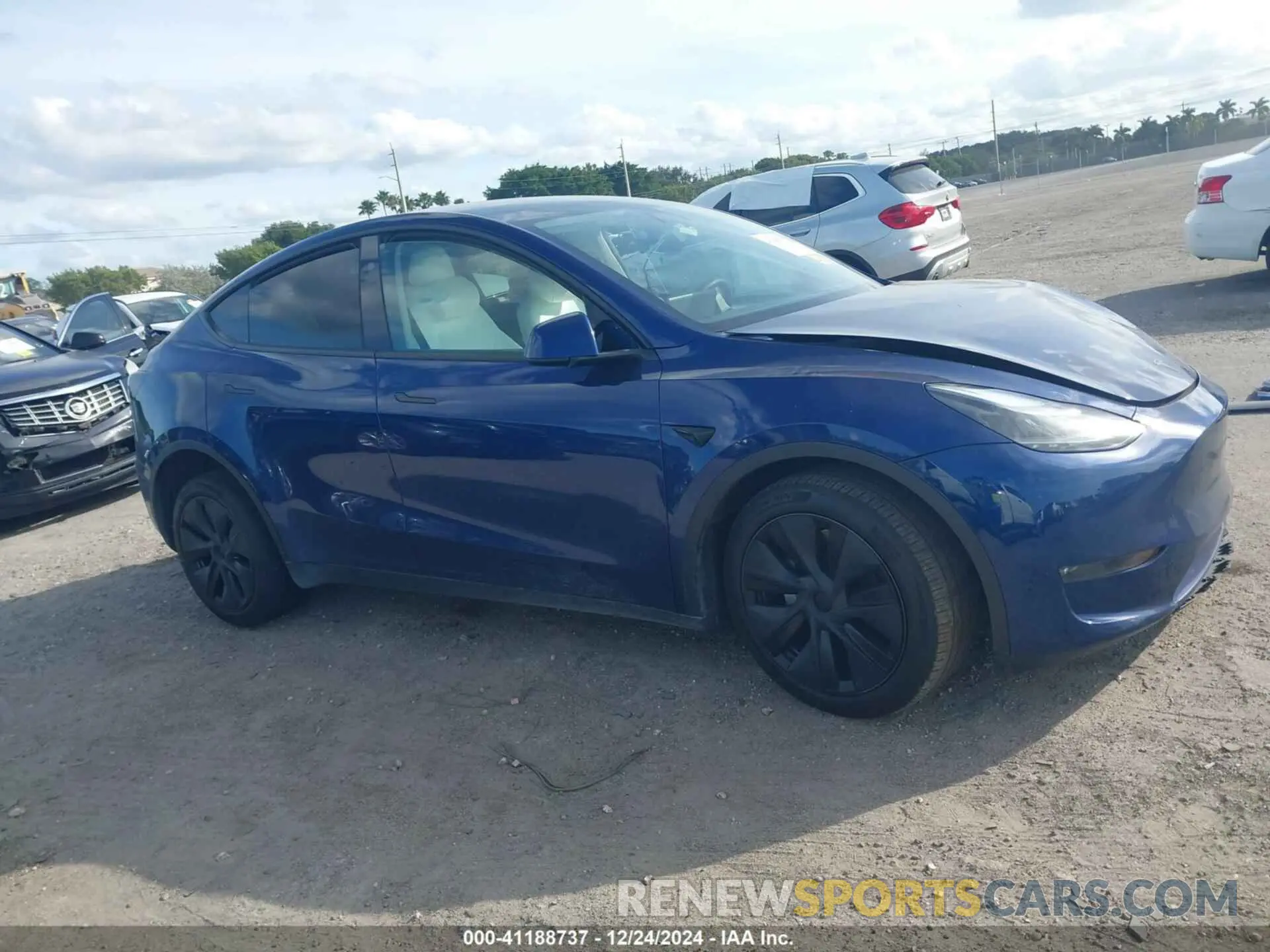 12 Photograph of a damaged car 7SAYGDEE8RA307540 TESLA MODEL Y 2024