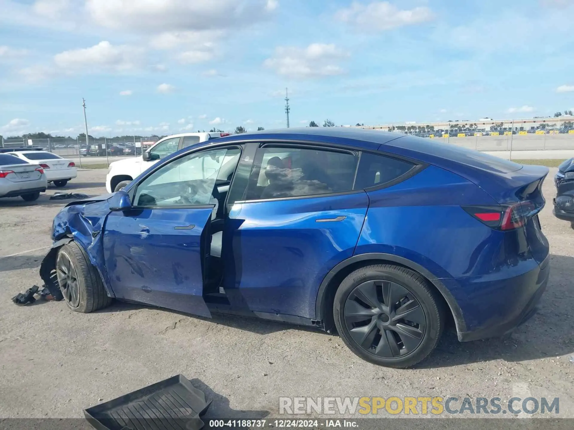 13 Photograph of a damaged car 7SAYGDEE8RA307540 TESLA MODEL Y 2024