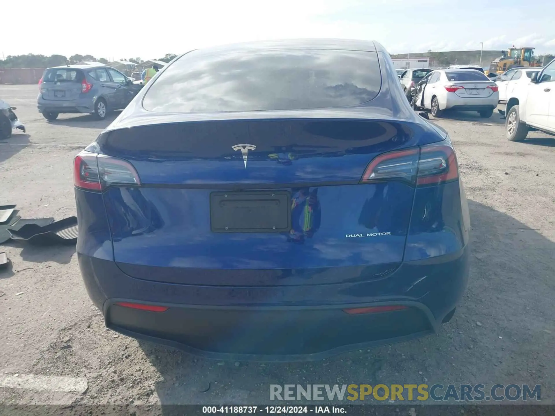 15 Photograph of a damaged car 7SAYGDEE8RA307540 TESLA MODEL Y 2024