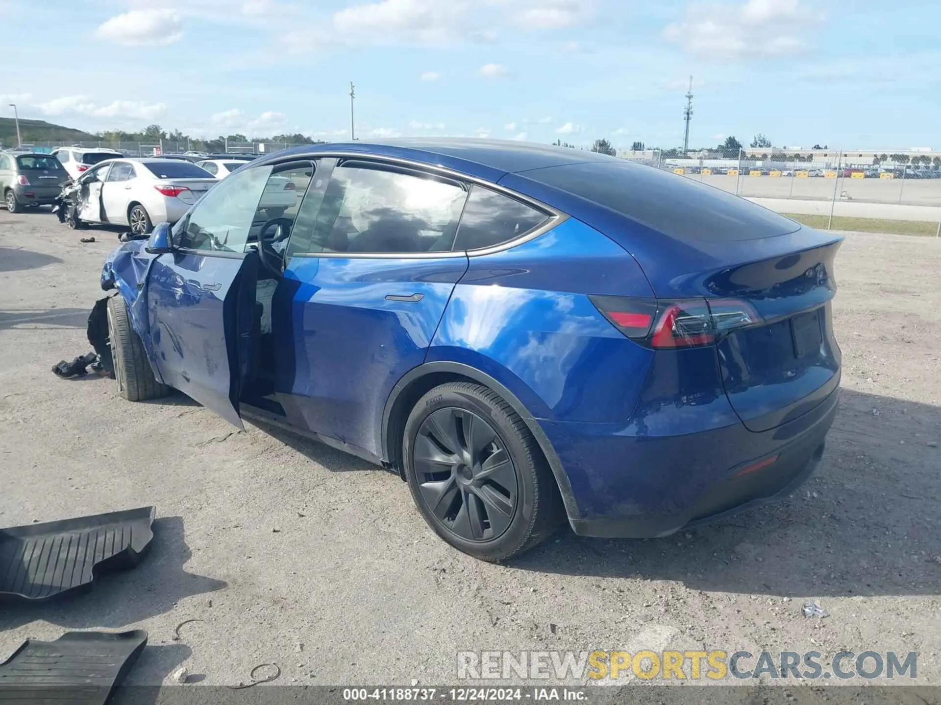 3 Photograph of a damaged car 7SAYGDEE8RA307540 TESLA MODEL Y 2024