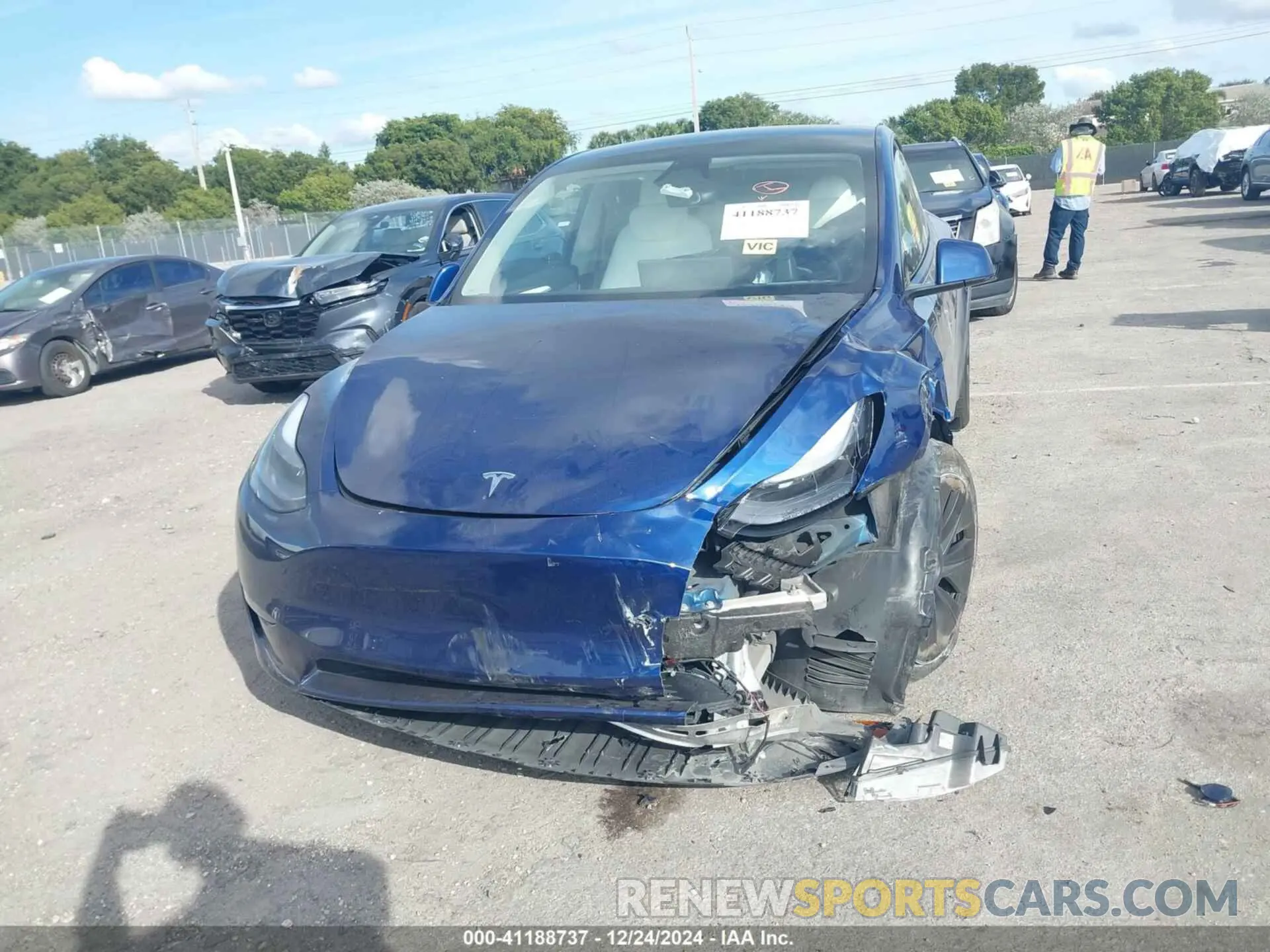 6 Photograph of a damaged car 7SAYGDEE8RA307540 TESLA MODEL Y 2024