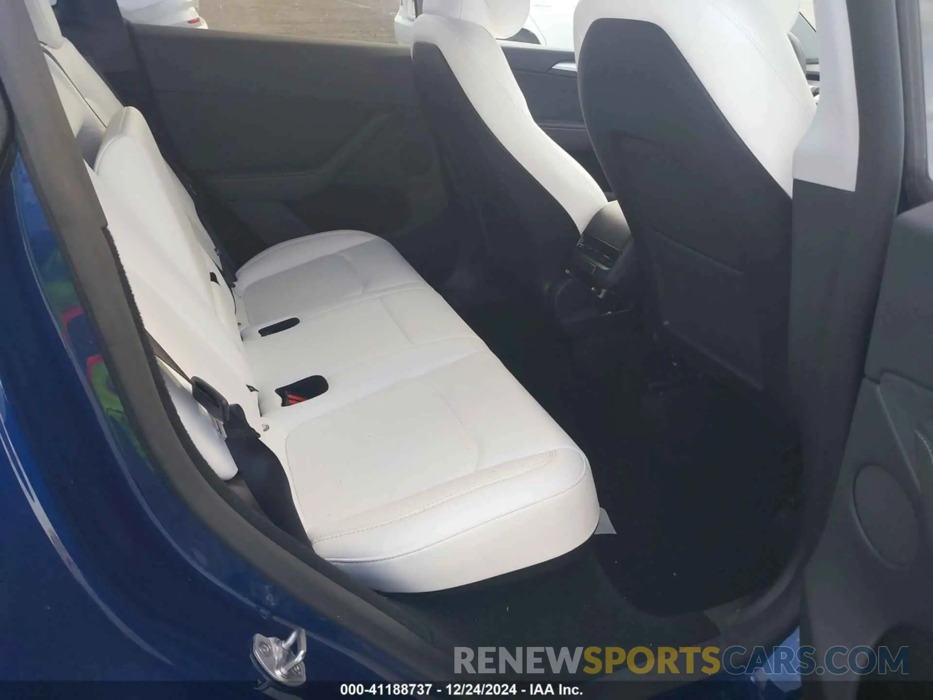8 Photograph of a damaged car 7SAYGDEE8RA307540 TESLA MODEL Y 2024