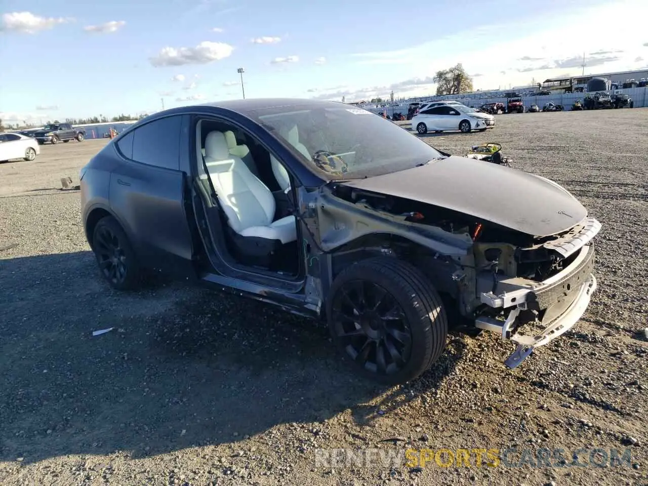 4 Photograph of a damaged car 7SAYGDEE8RF002655 TESLA MODEL Y 2024