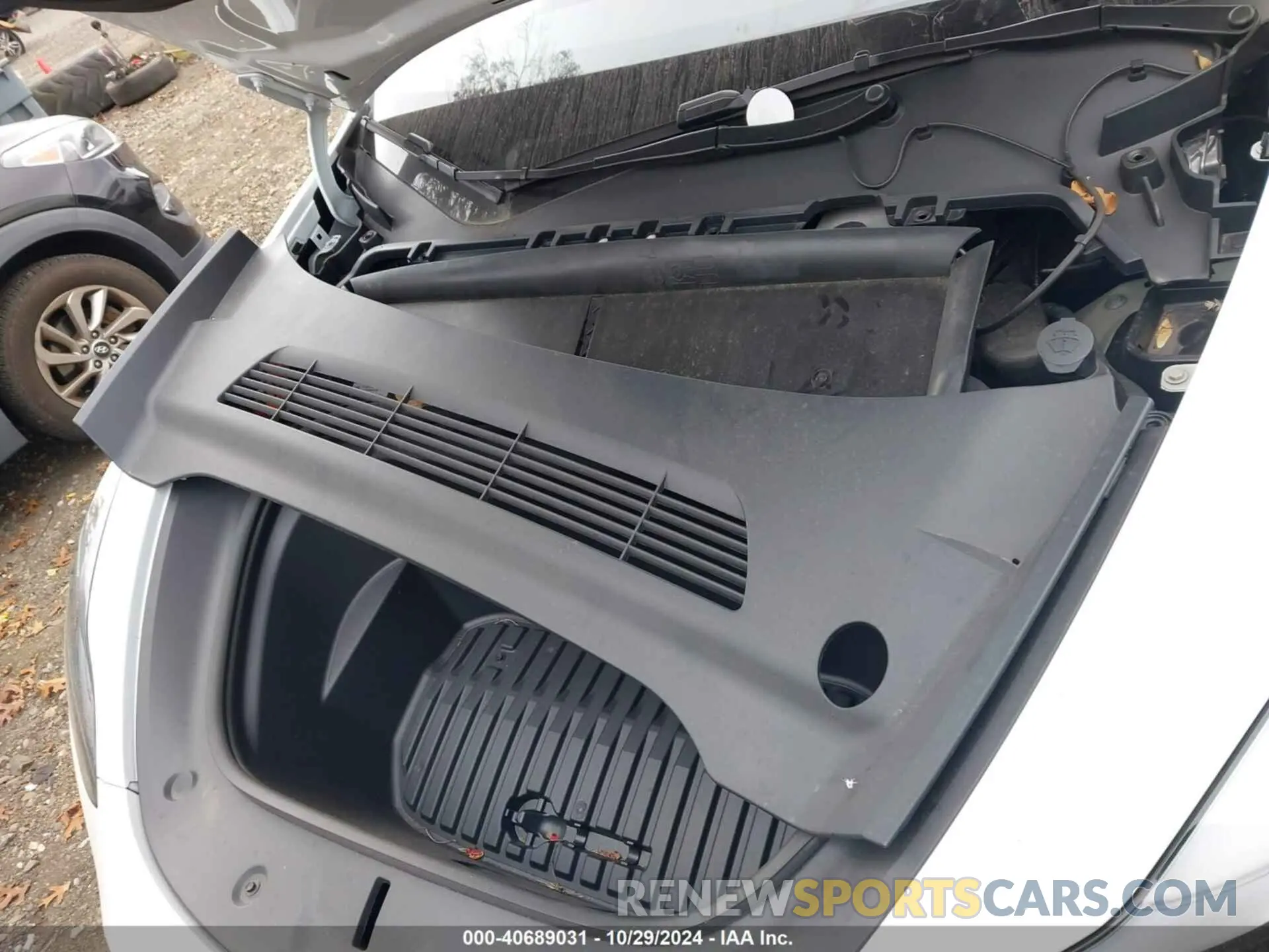 10 Photograph of a damaged car 7SAYGDEE8RF036837 TESLA MODEL Y 2024